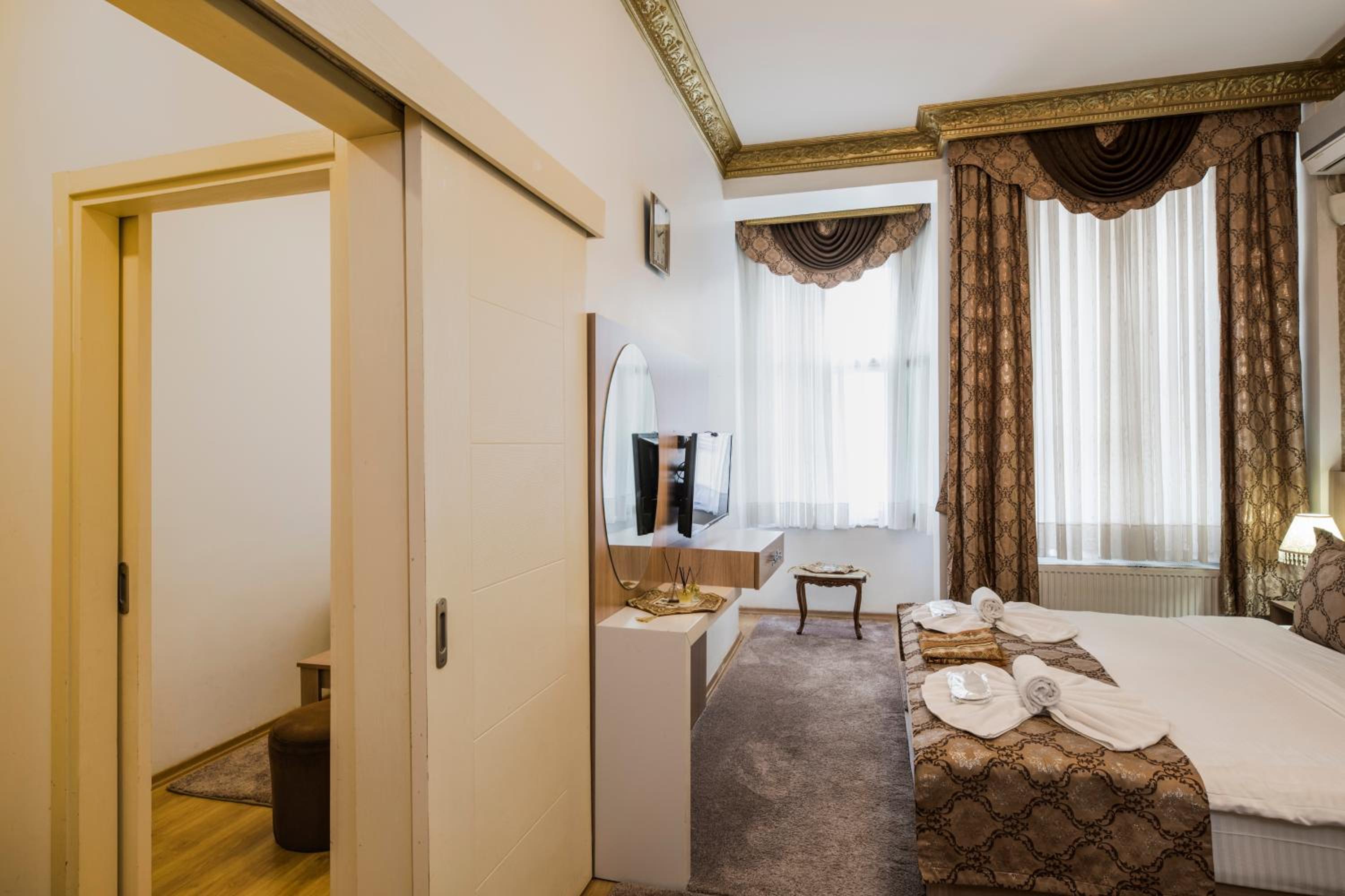 Superior Triple Room photo 3