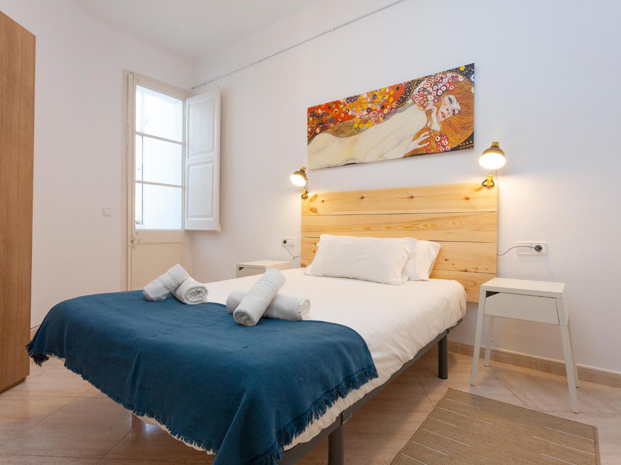 Apartamento de tres habitaciones con balcón