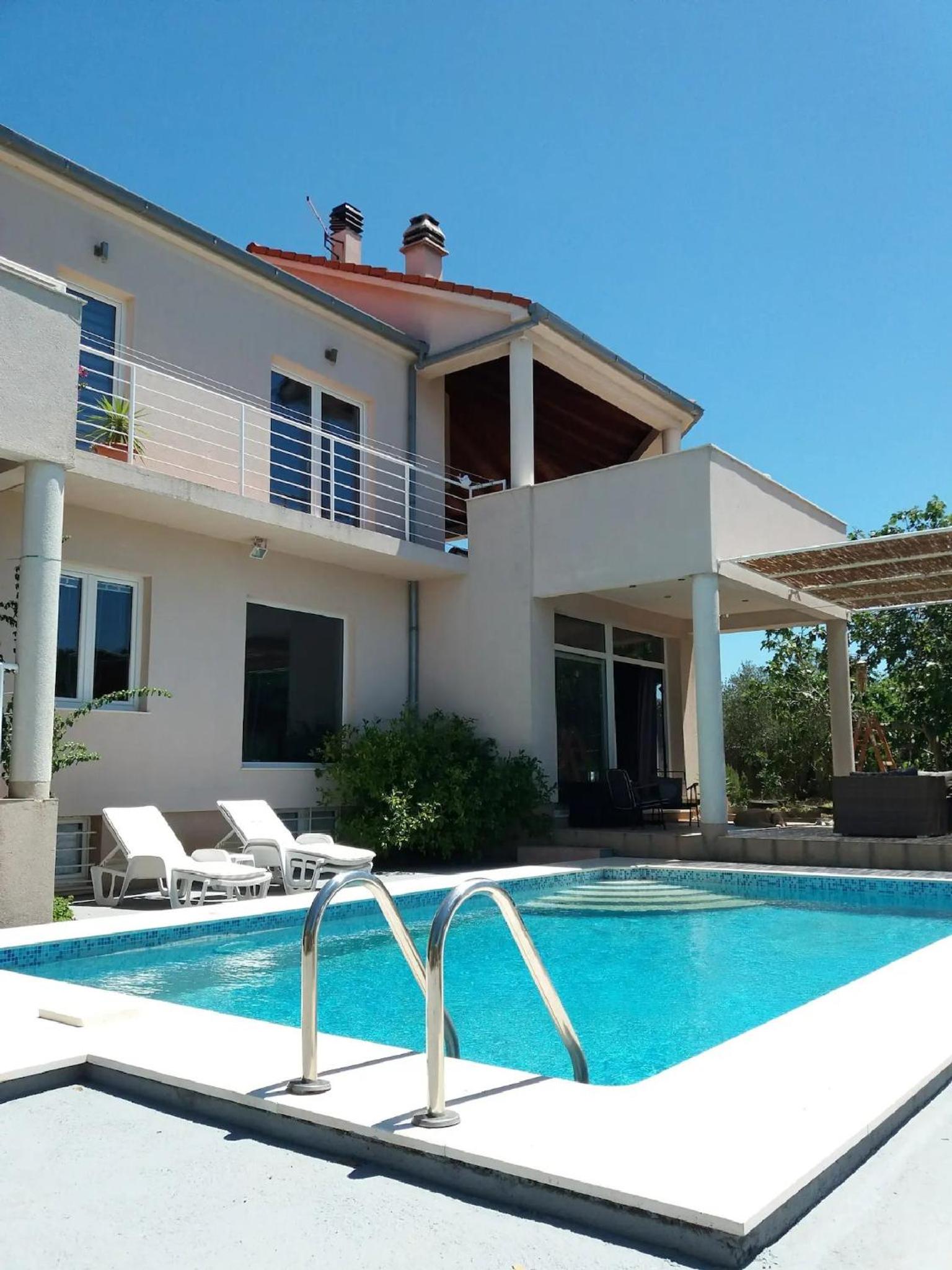 Two-Bedroom Apartment with shared Swimming Pool photo 3