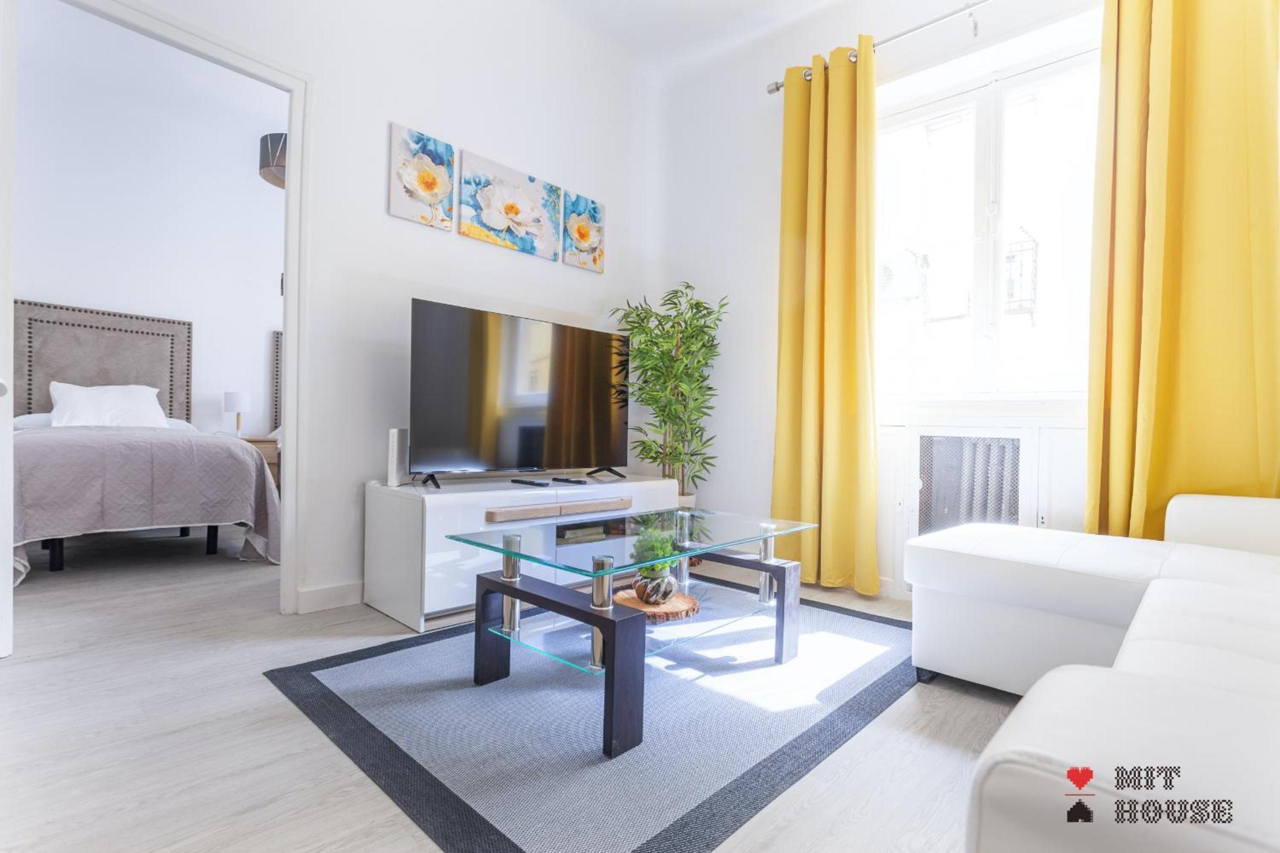 Three-Bedroom Apartment photo 2