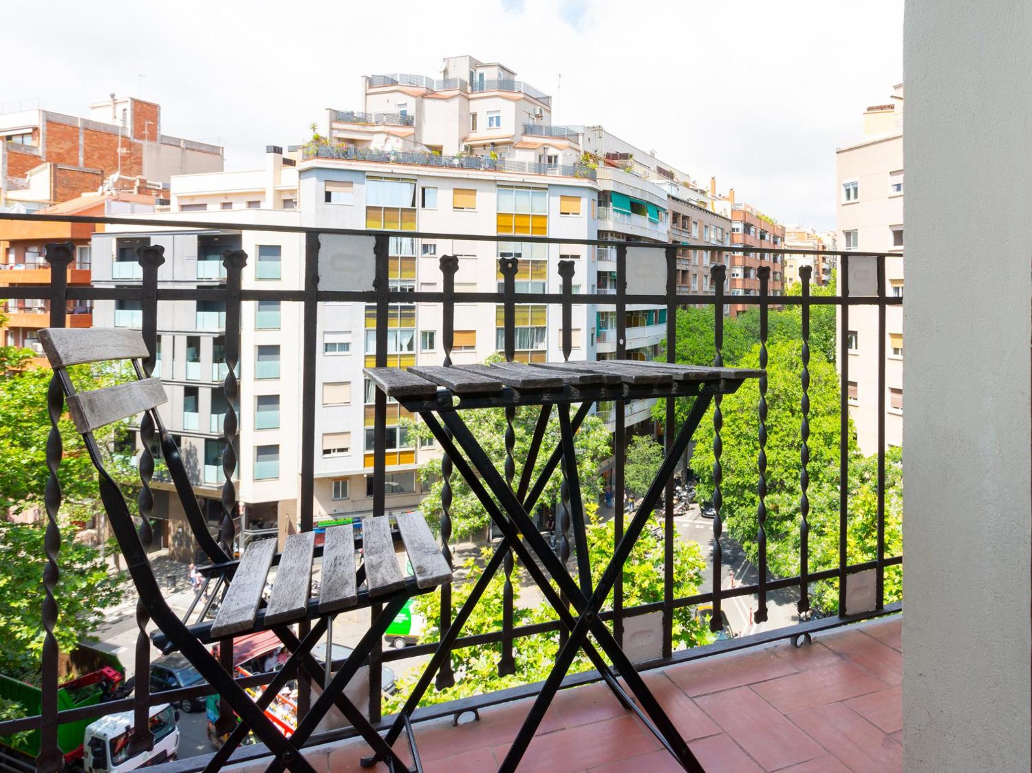 Three-Bedroom Apartment with Balcony photo 3