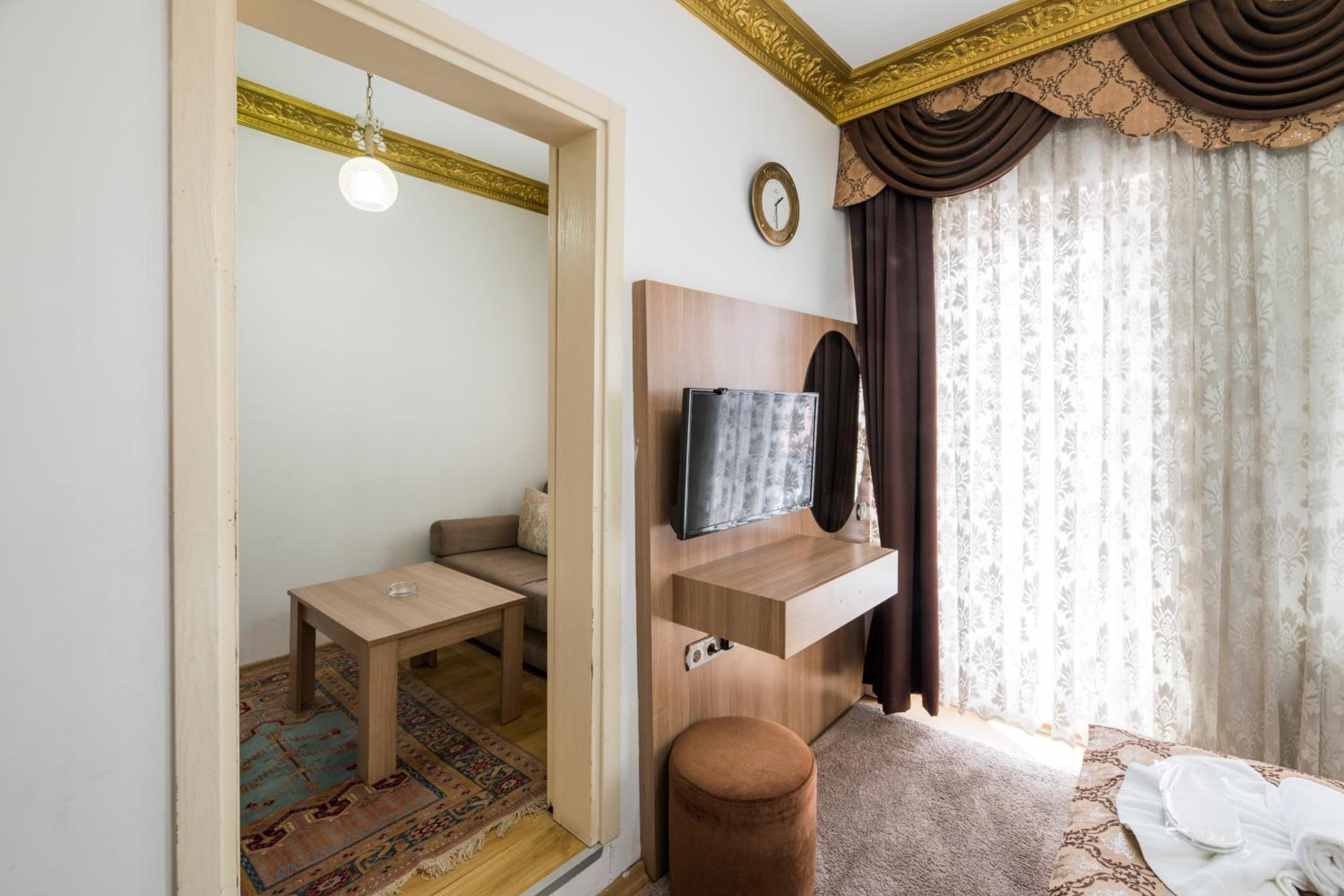Deluxe Double Room photo 2