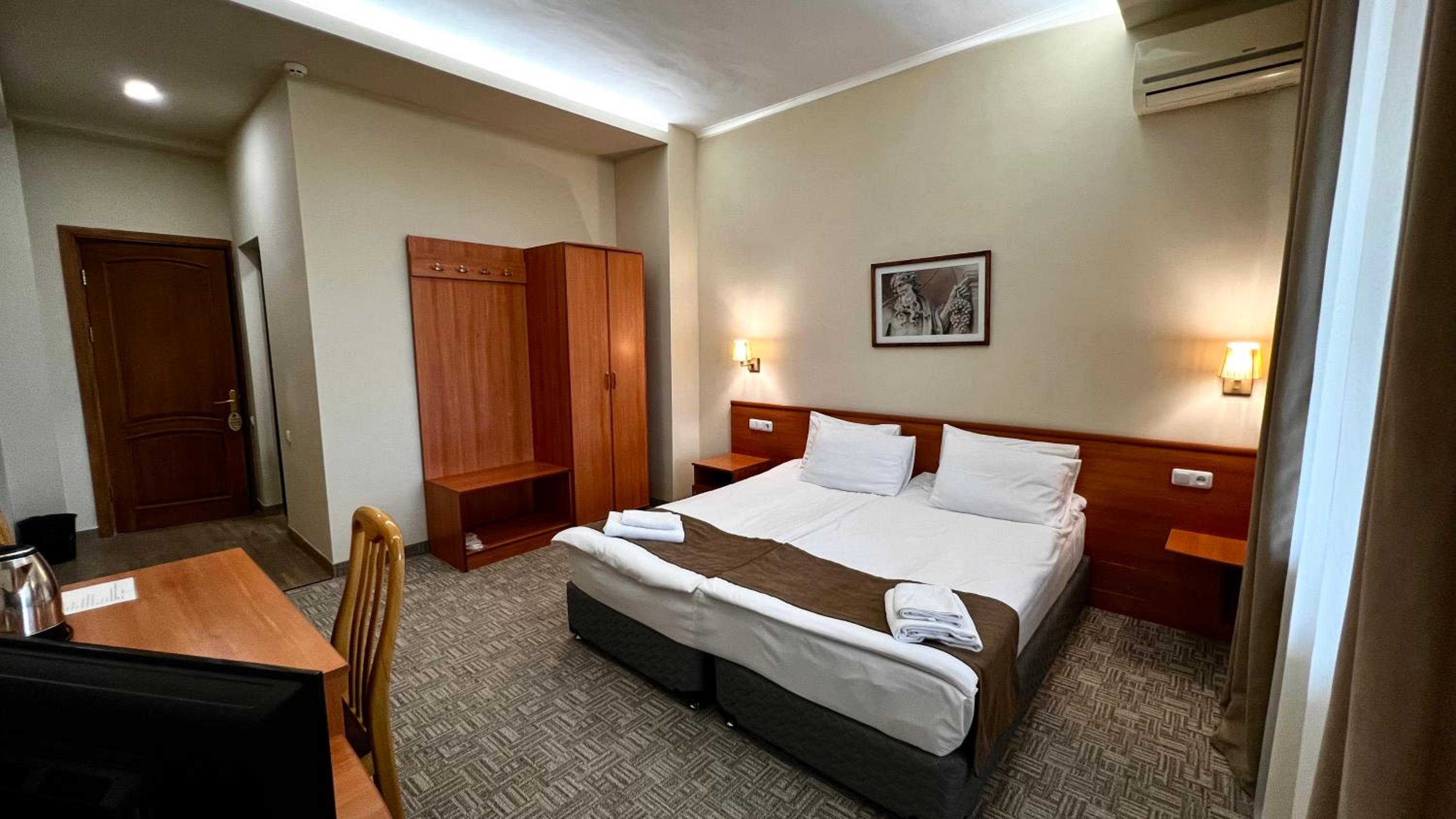 Double or Twin Room with Balcony photo 2