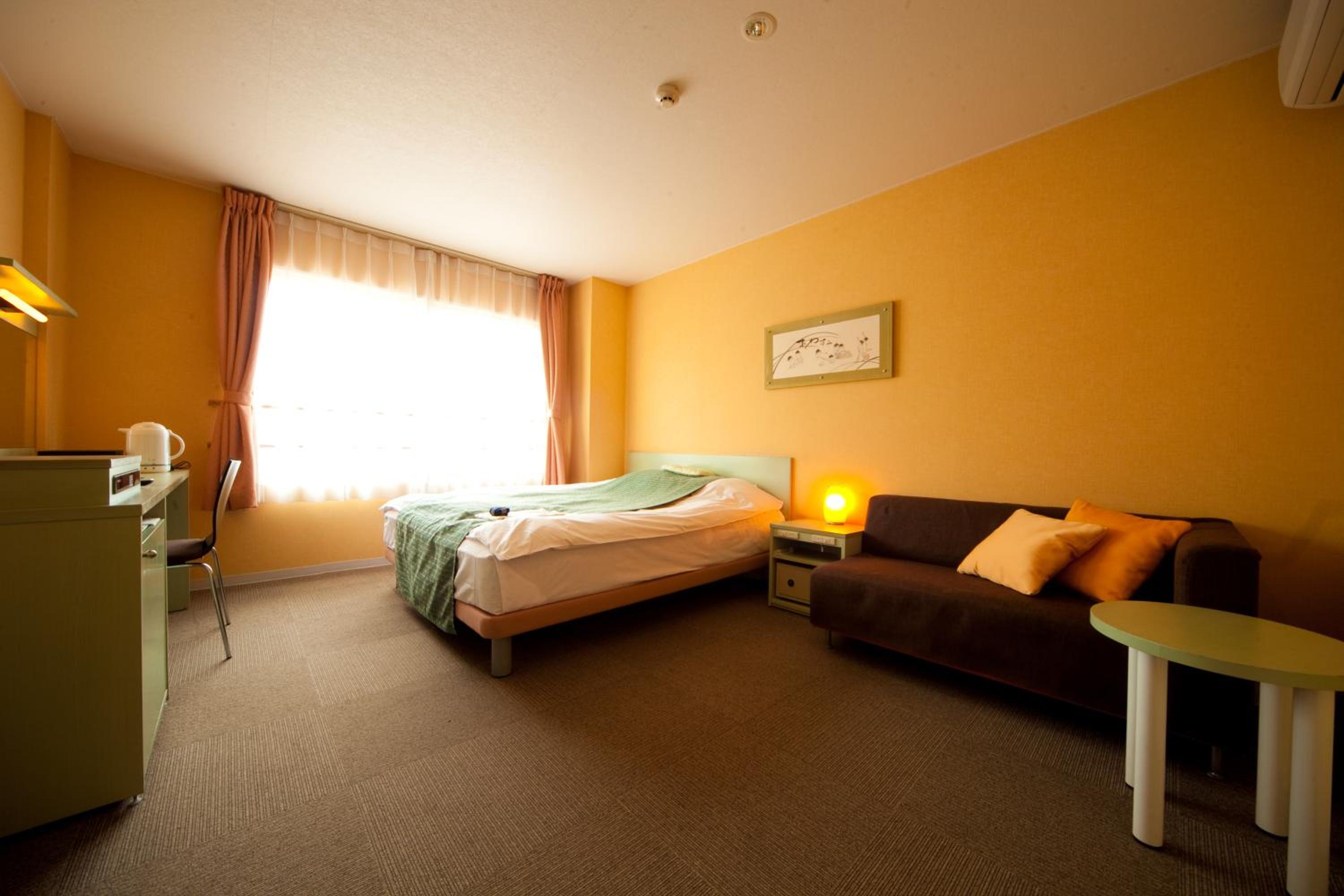 Large Single Room (70 ft²) photo 1