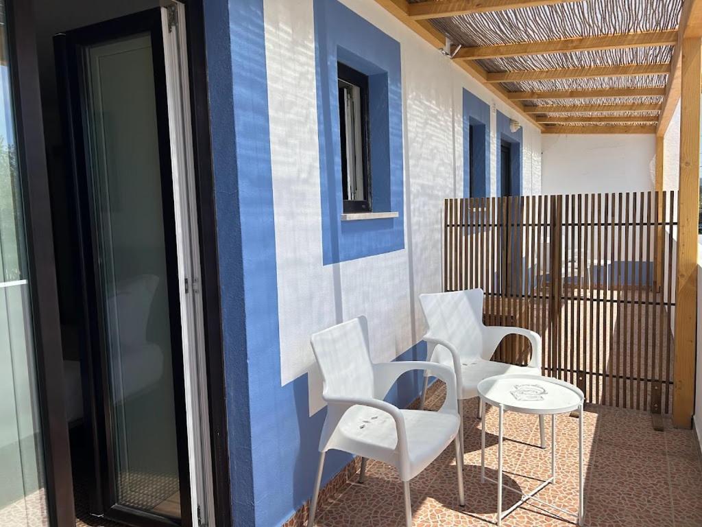 Double Room with Balcony - Photo 7