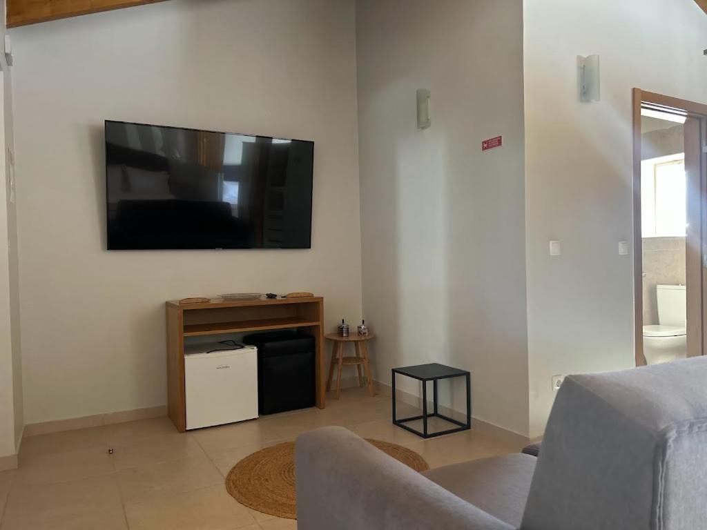 Superior Family Room - Photo 2