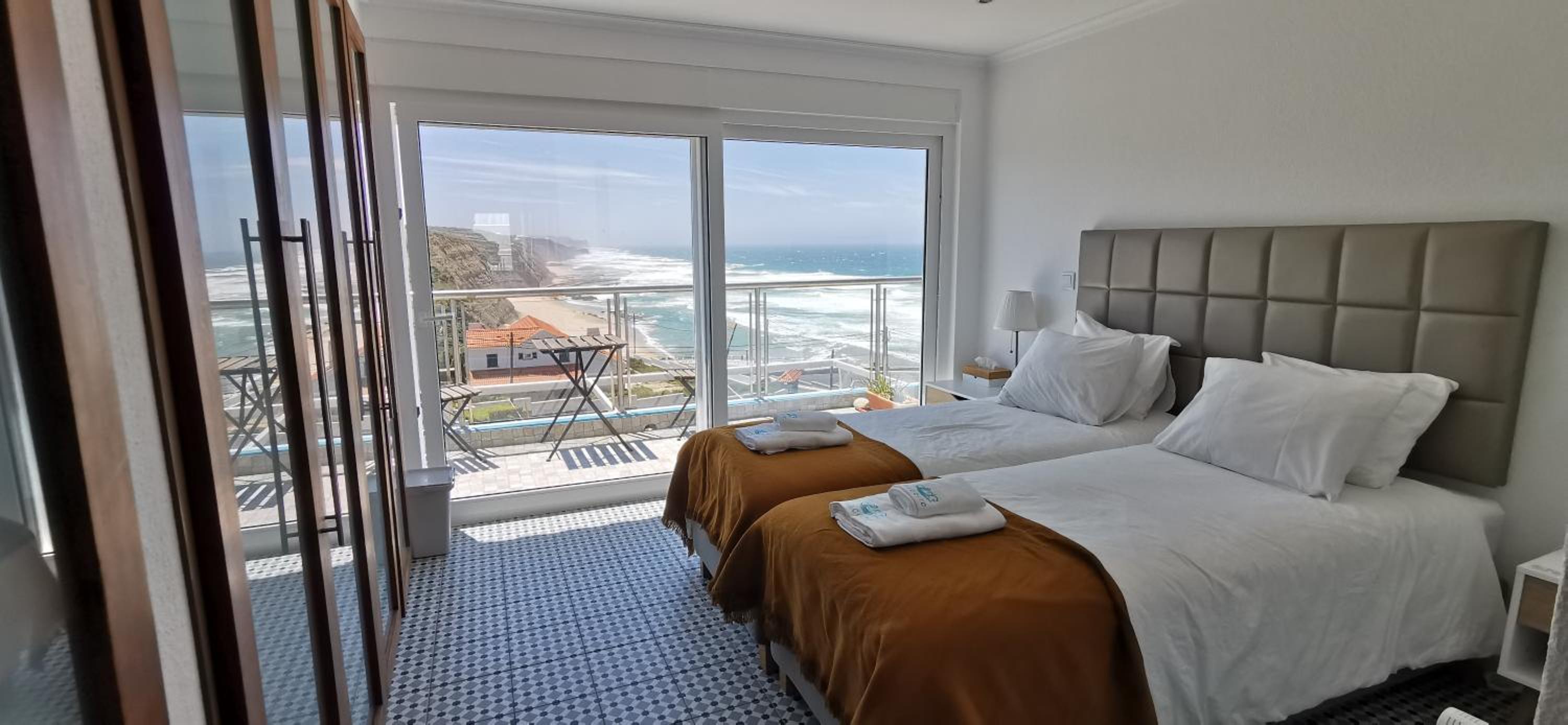 Deluxe Twin Room with Sea View photo 3
