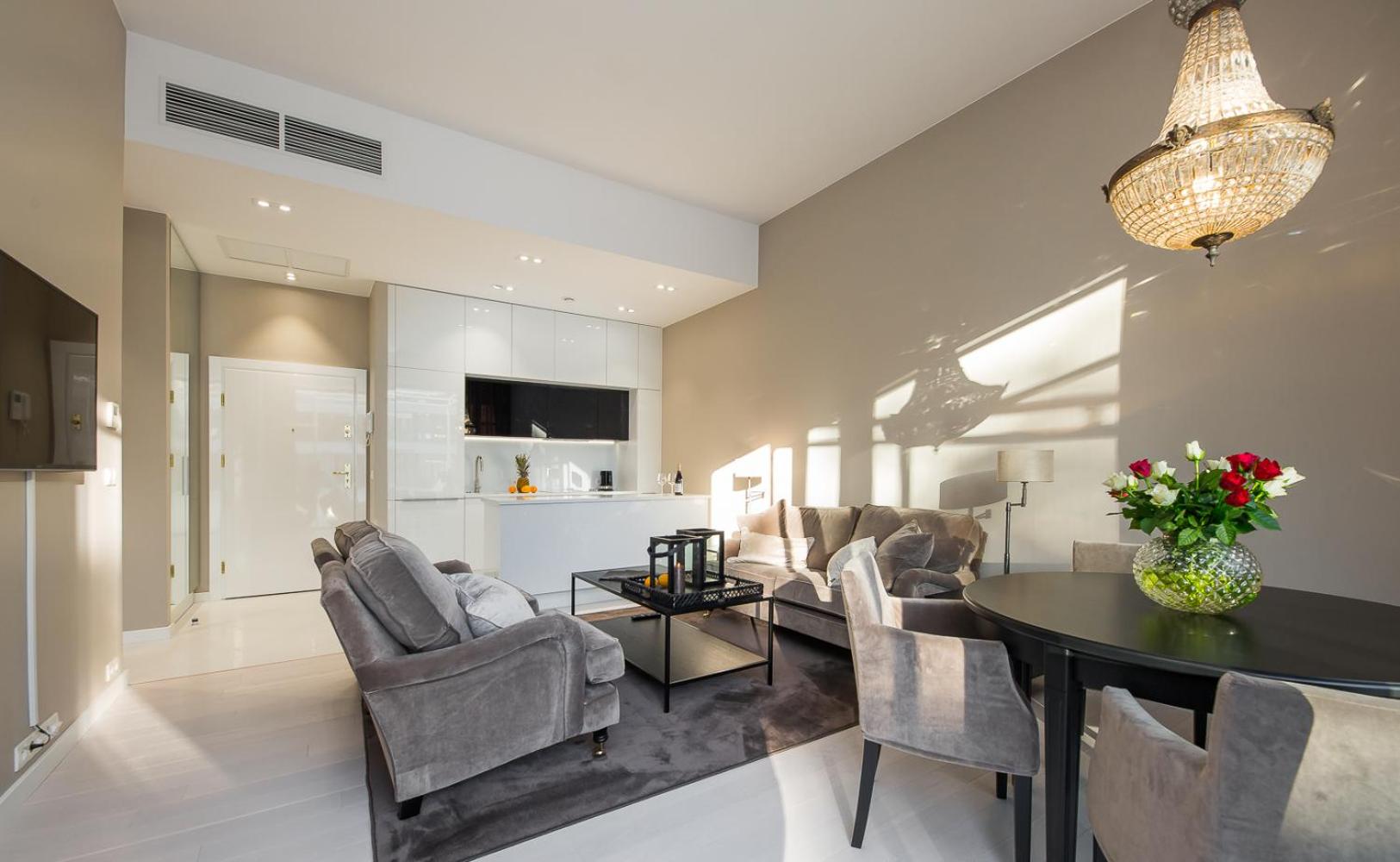 One-Bedroom Apartment B016 with exit to patio photo 1
