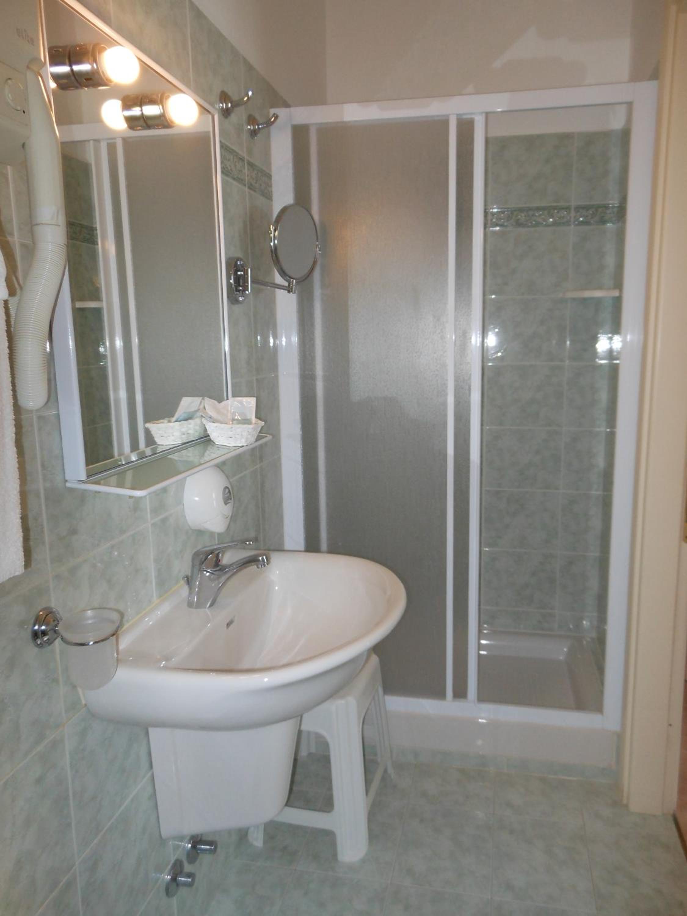 Small Double or Twin Room with Lake View photo 3