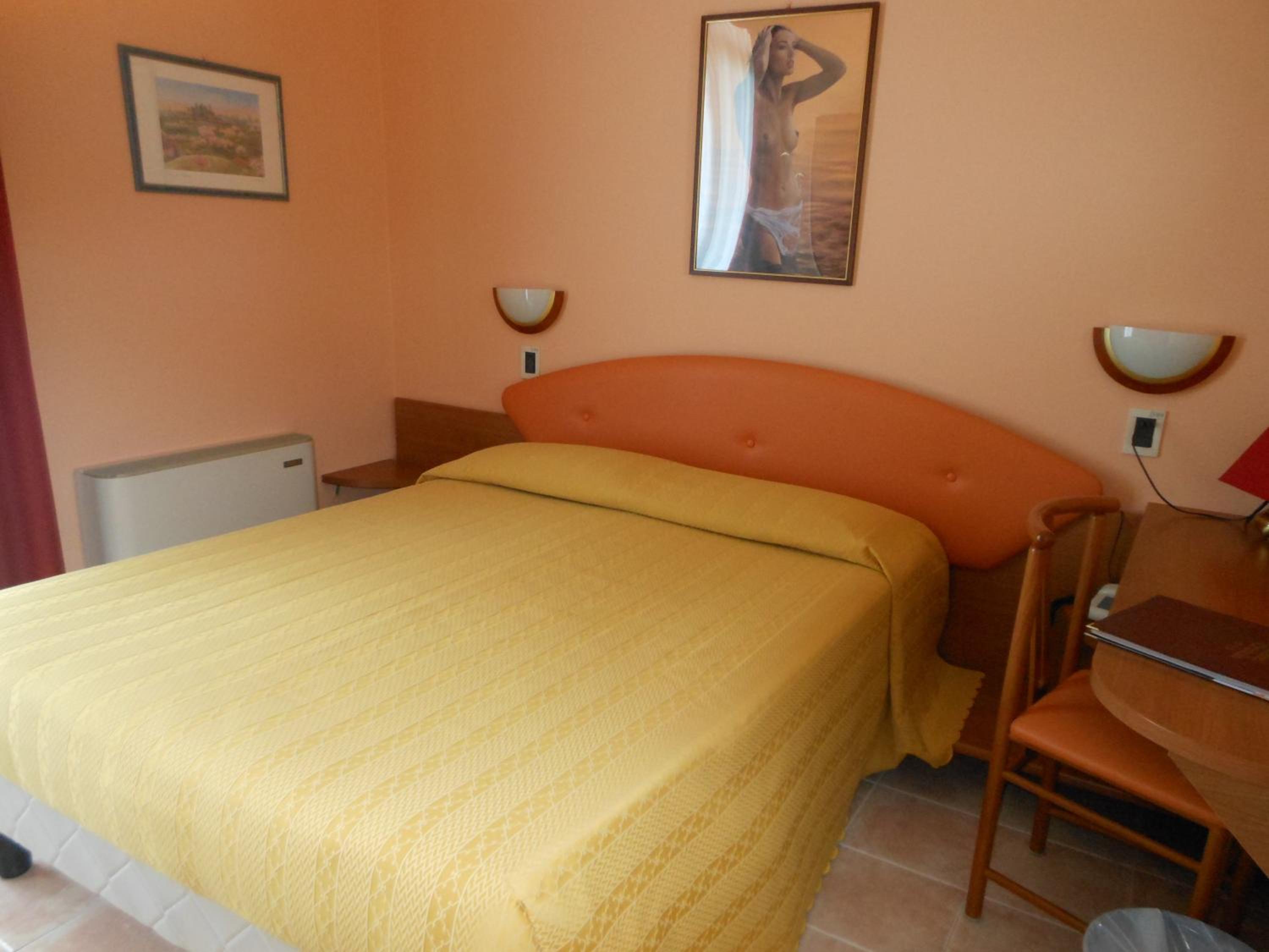Small Double or Twin Room with Lake View photo 1