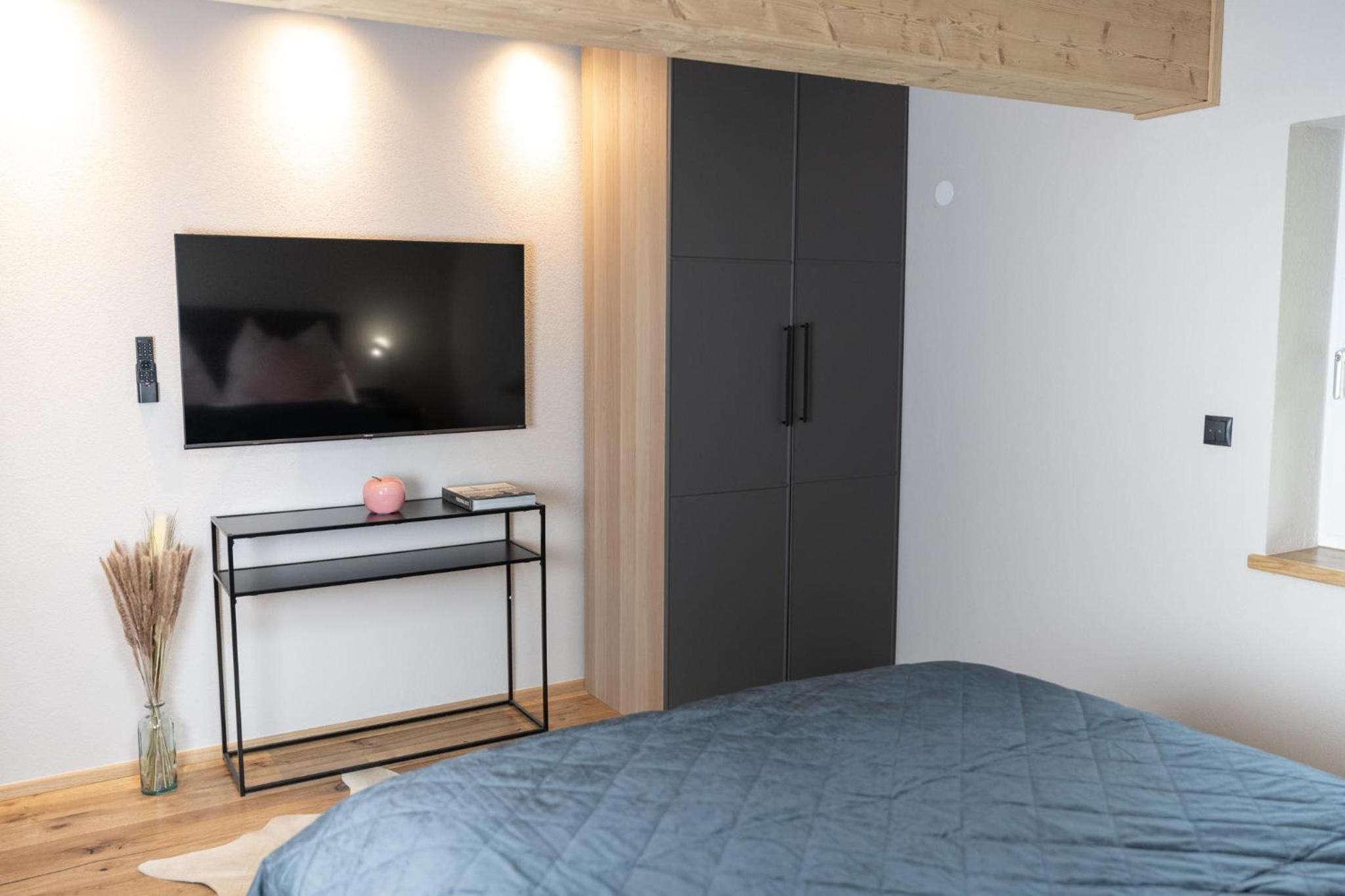 Three-Bedroom Apartment with Shower