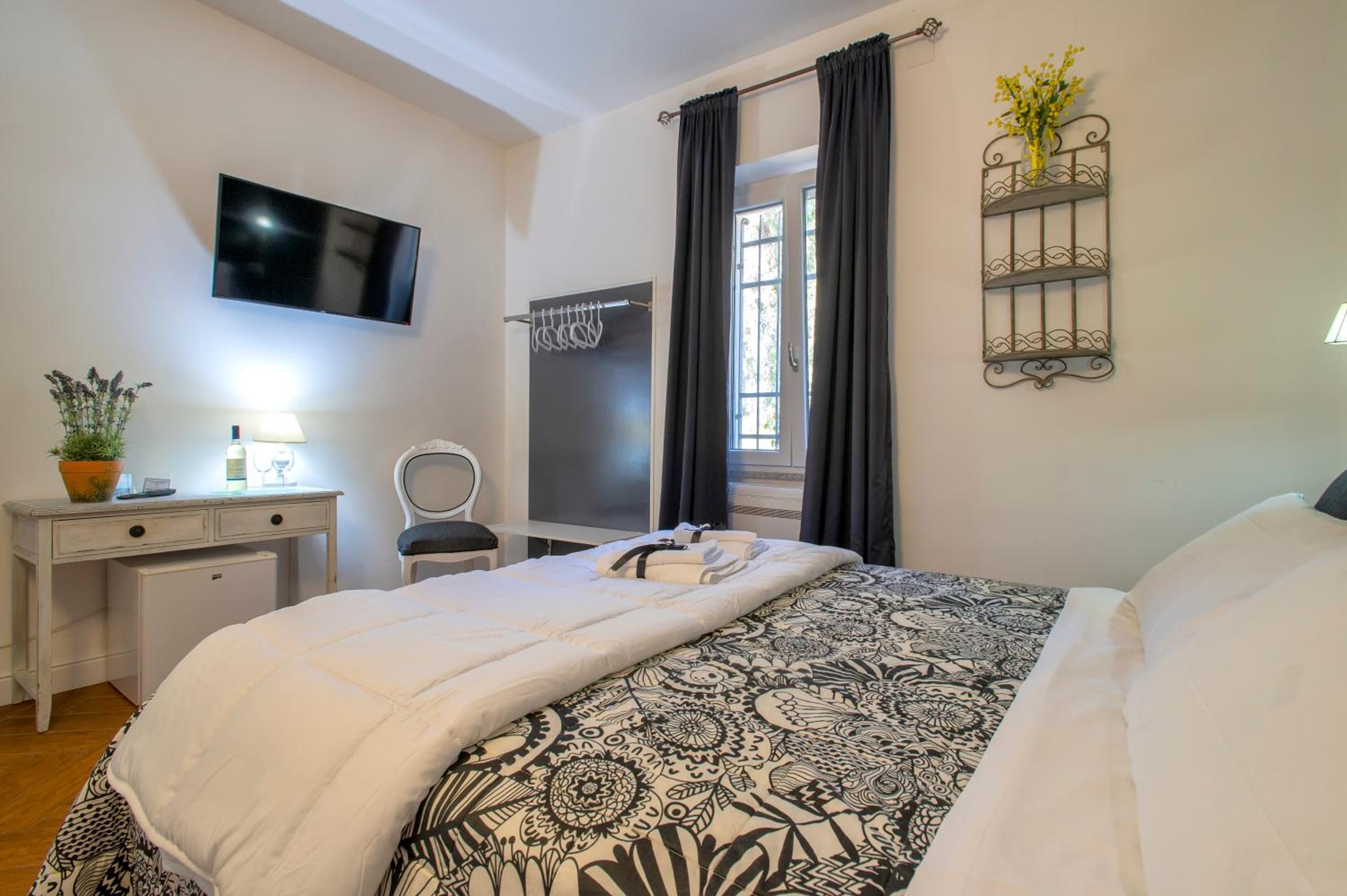 Deluxe Room - Photo 28