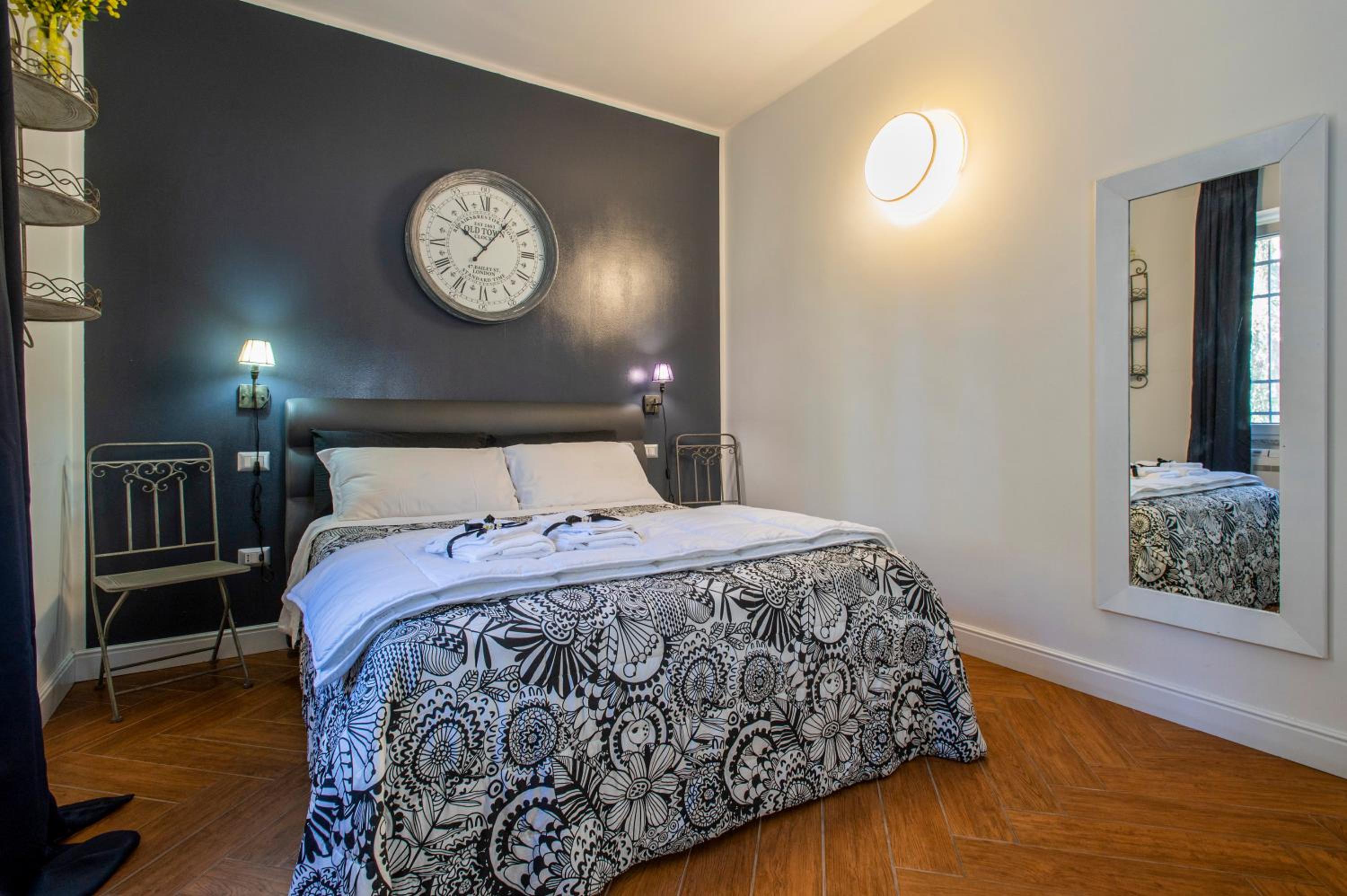 Deluxe Room - Photo 11