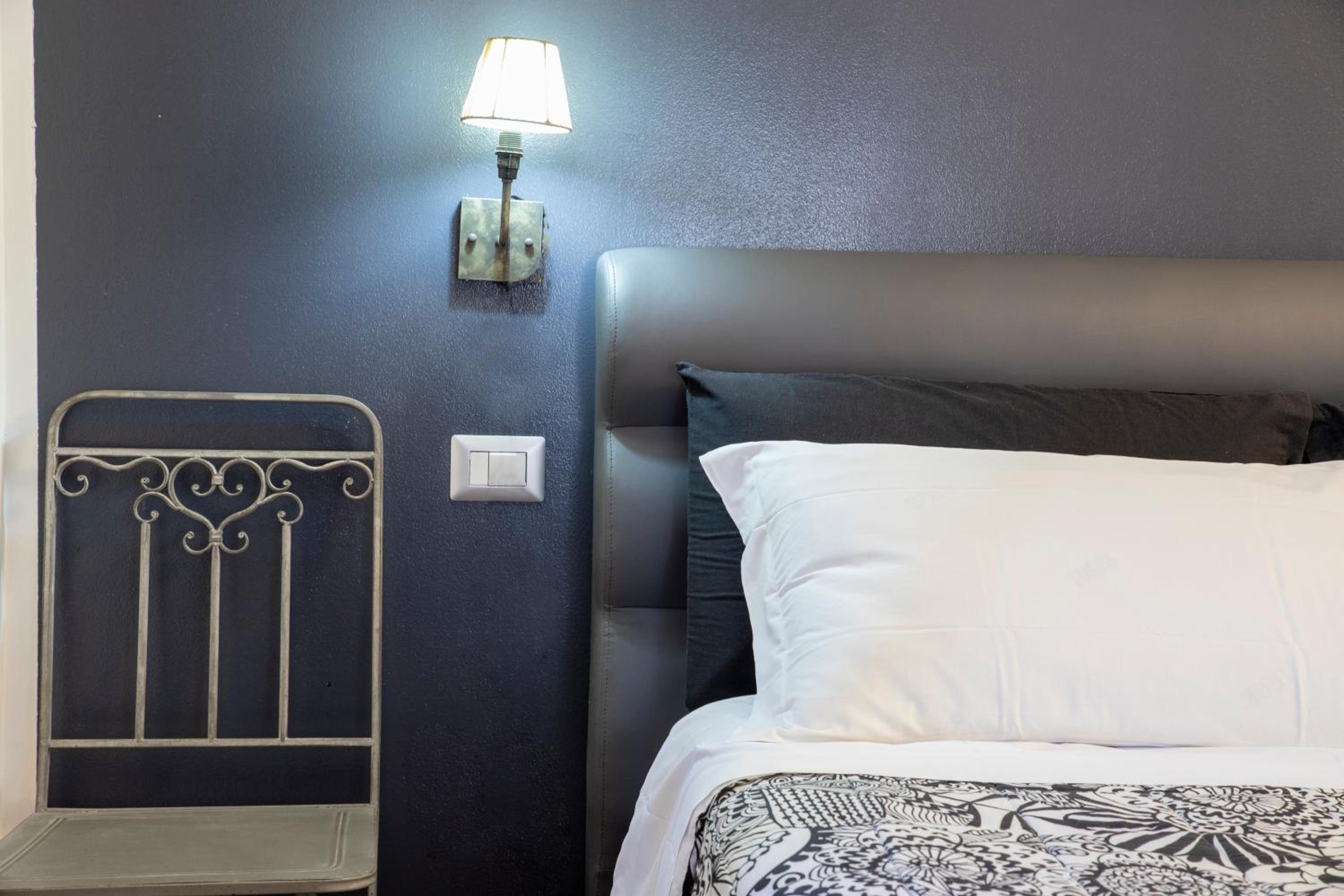 Deluxe Room - Photo 9