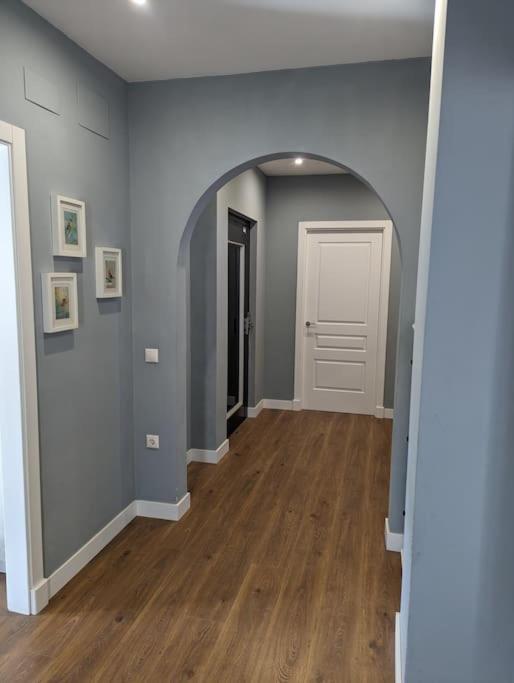 Five-Bedroom House photo 3