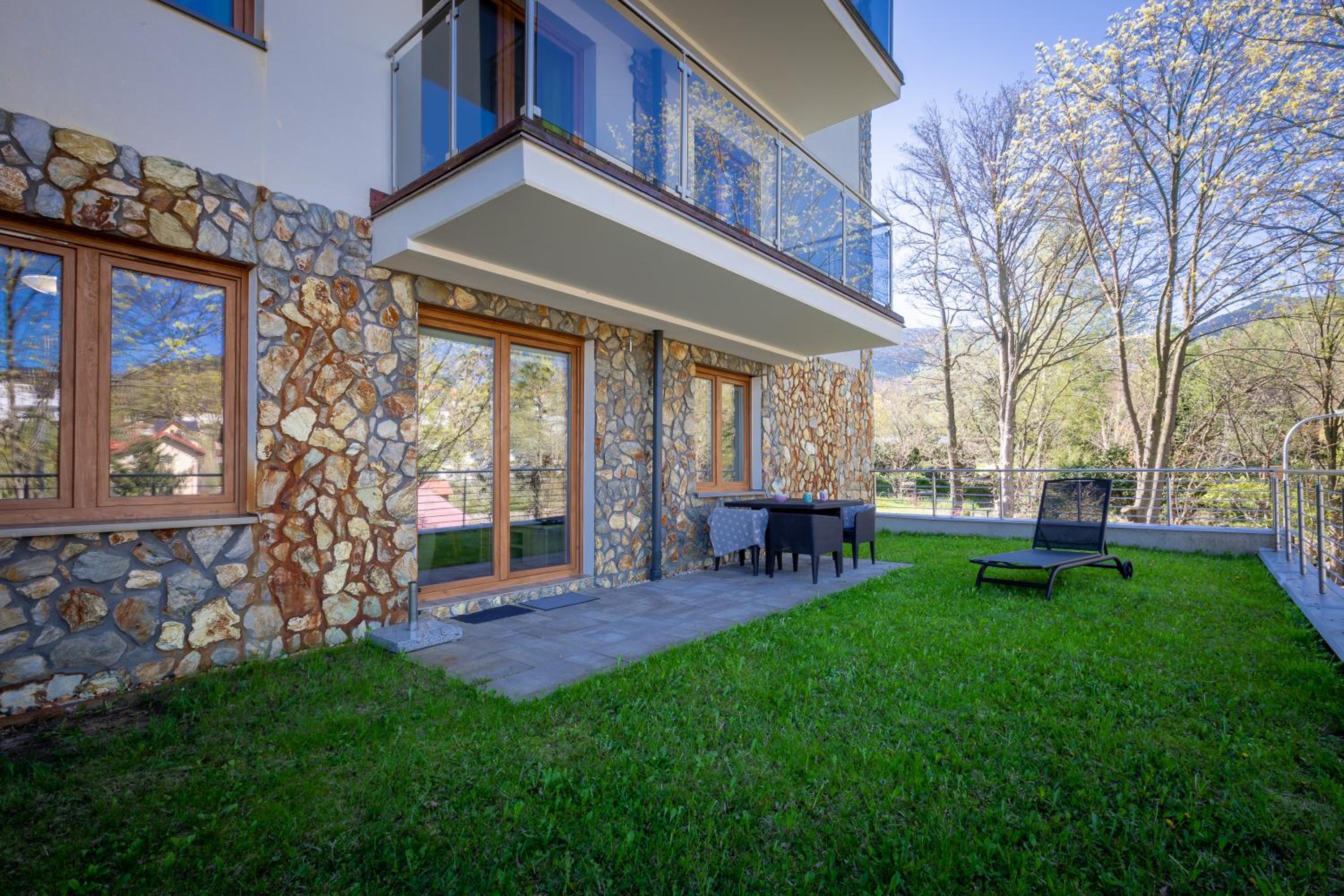 Apartment with Mountain View photo 3