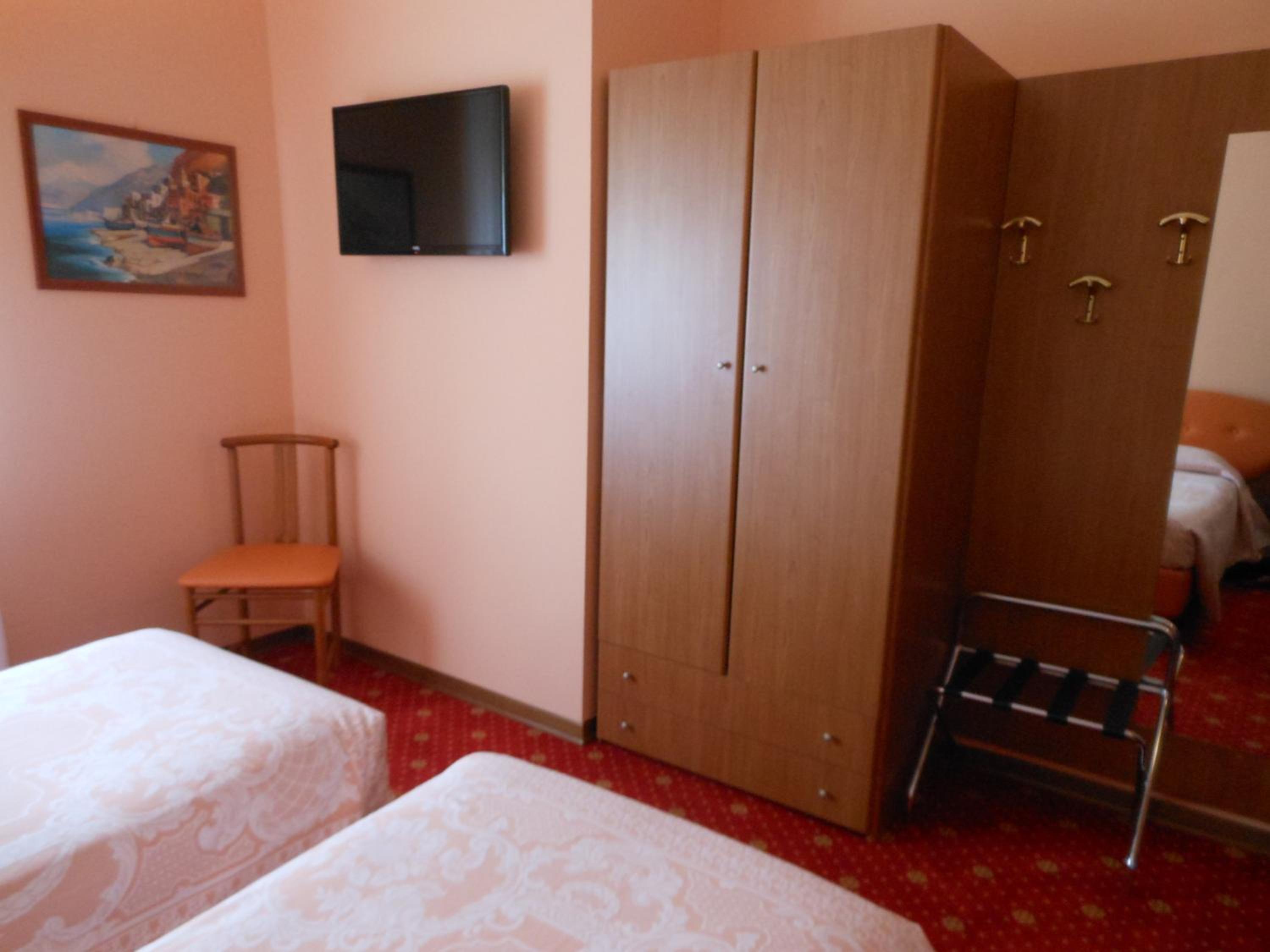 Double or Twin Room with Mountain View photo 3