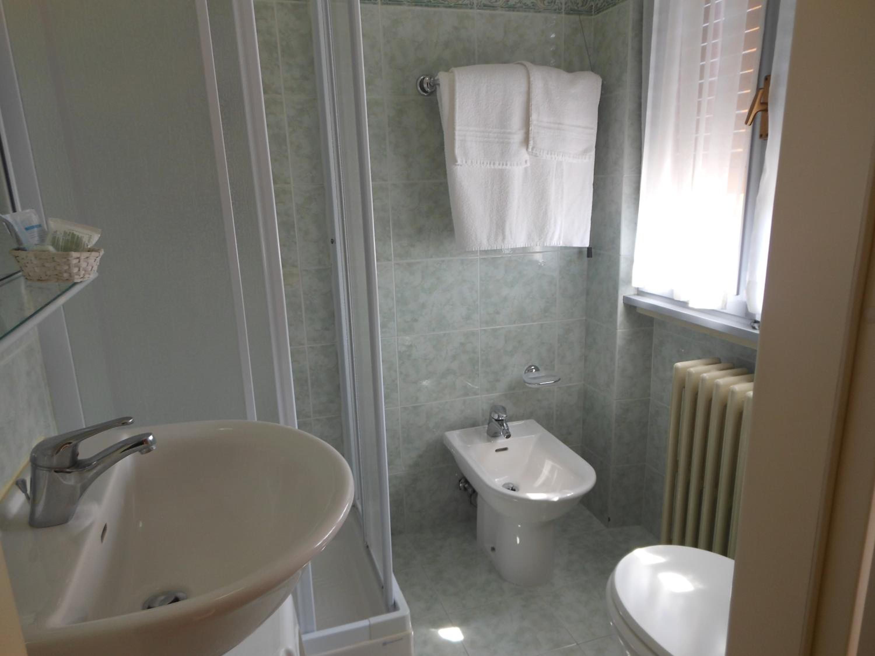 Double or Twin Room with Lake View photo 2
