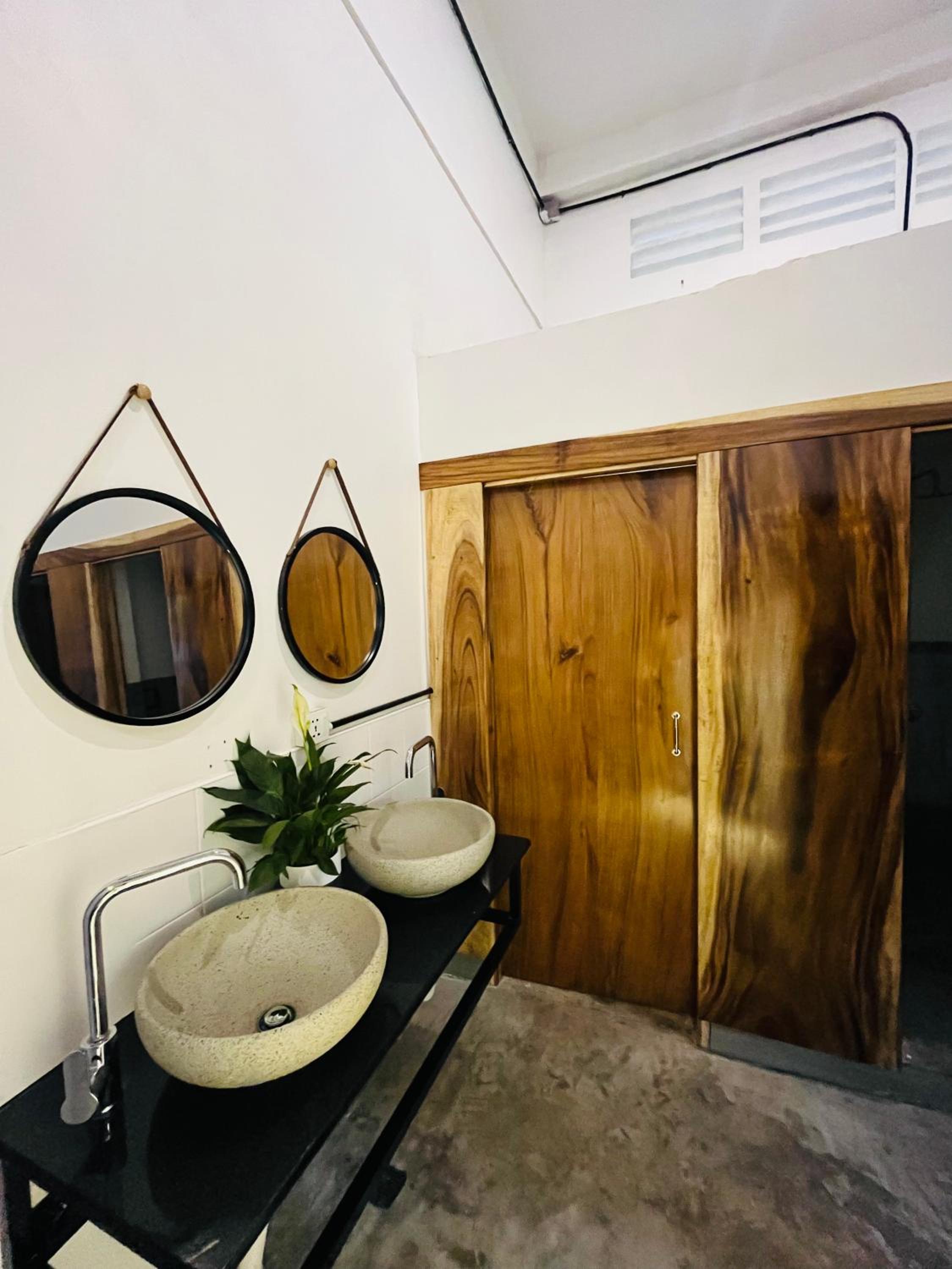 Budget Twin Room - Photo 6