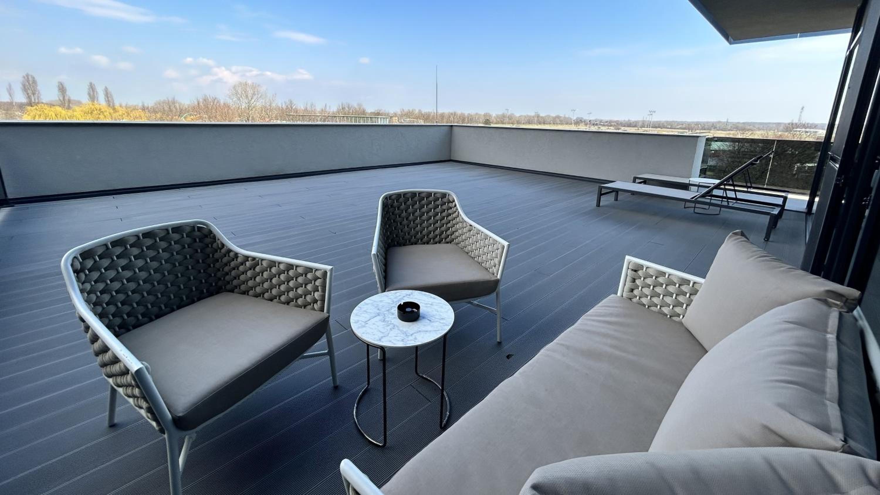 Deluxe Suite - Photo 6