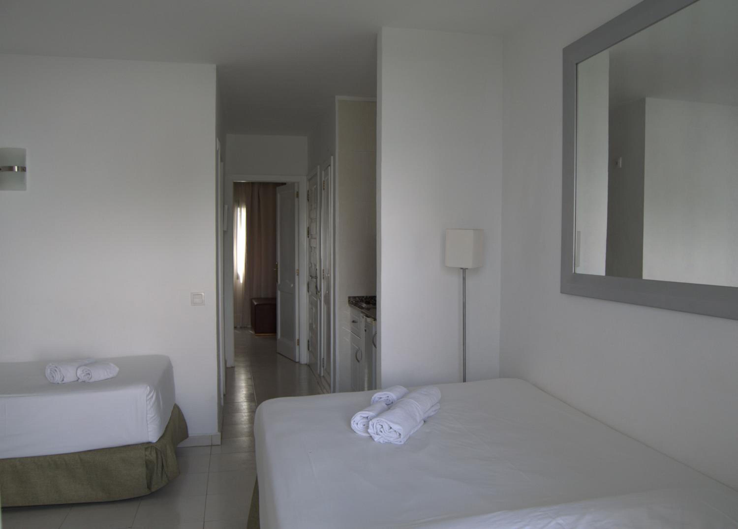6 People Apartment thumbnail 5