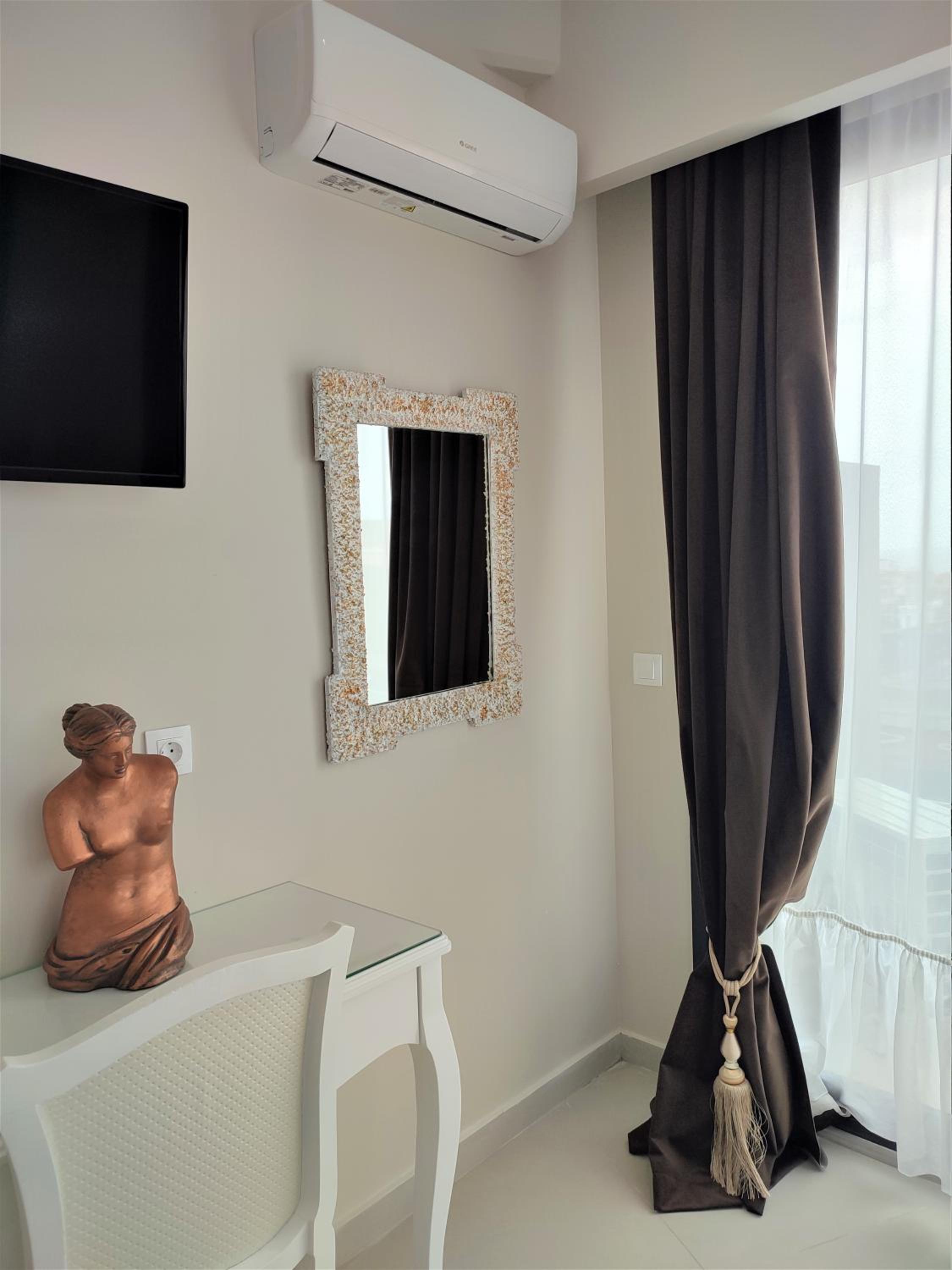 Deluxe Double Room with Balcony and Sea View - Photo 21