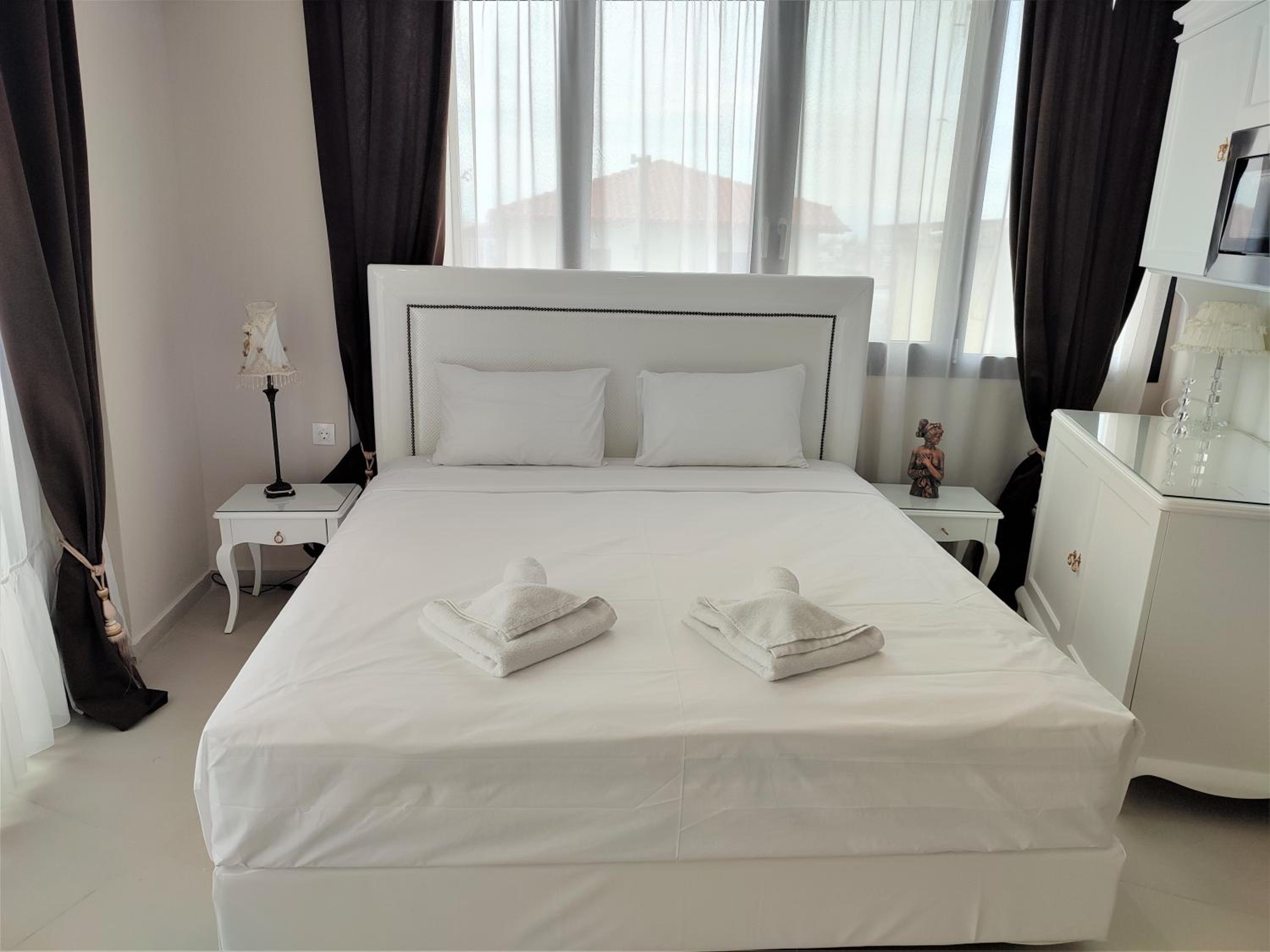 Deluxe Double Room with Balcony and Sea View - Photo 23