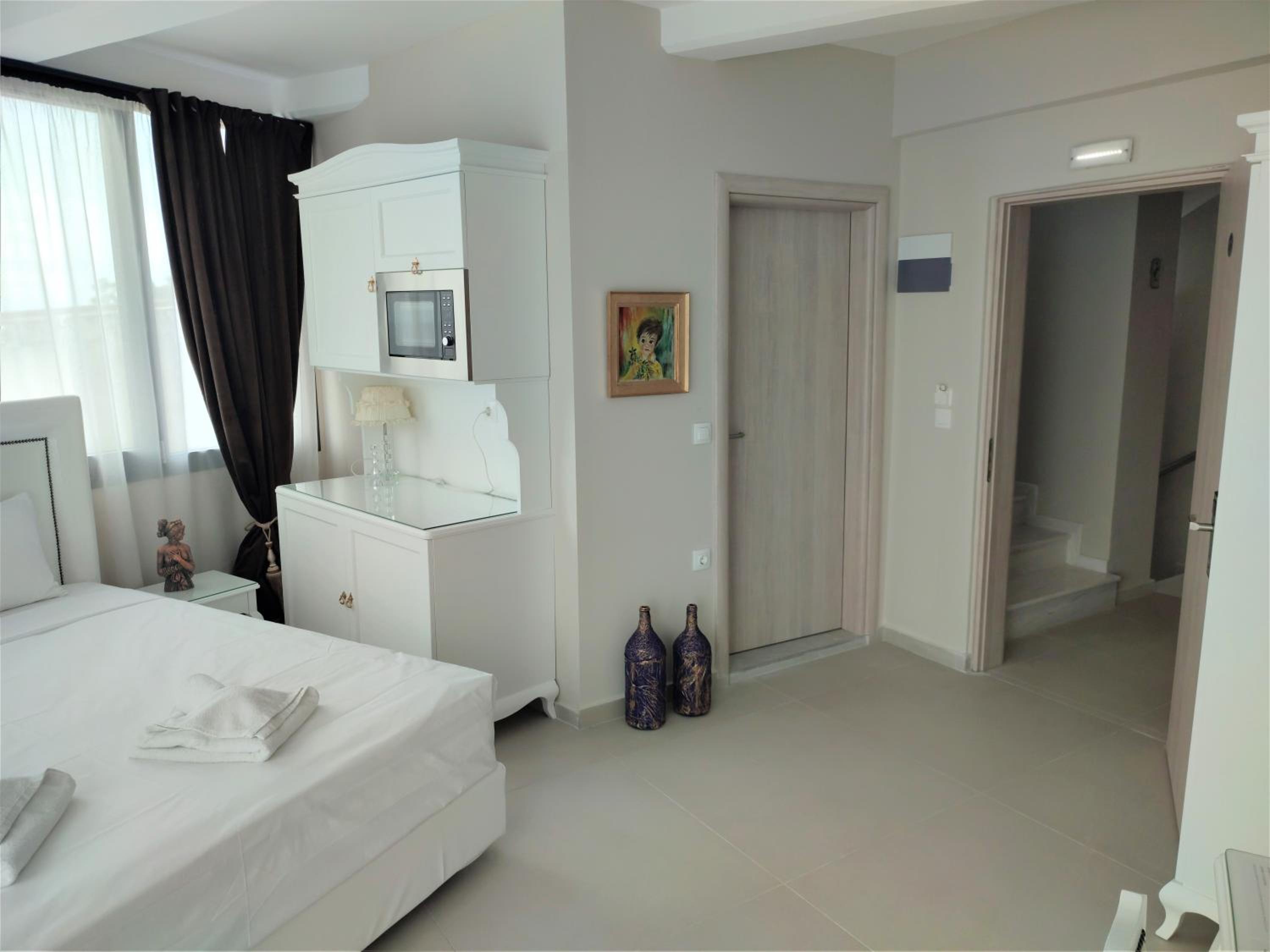 Deluxe Double Room with Balcony and Sea View - Photo 24