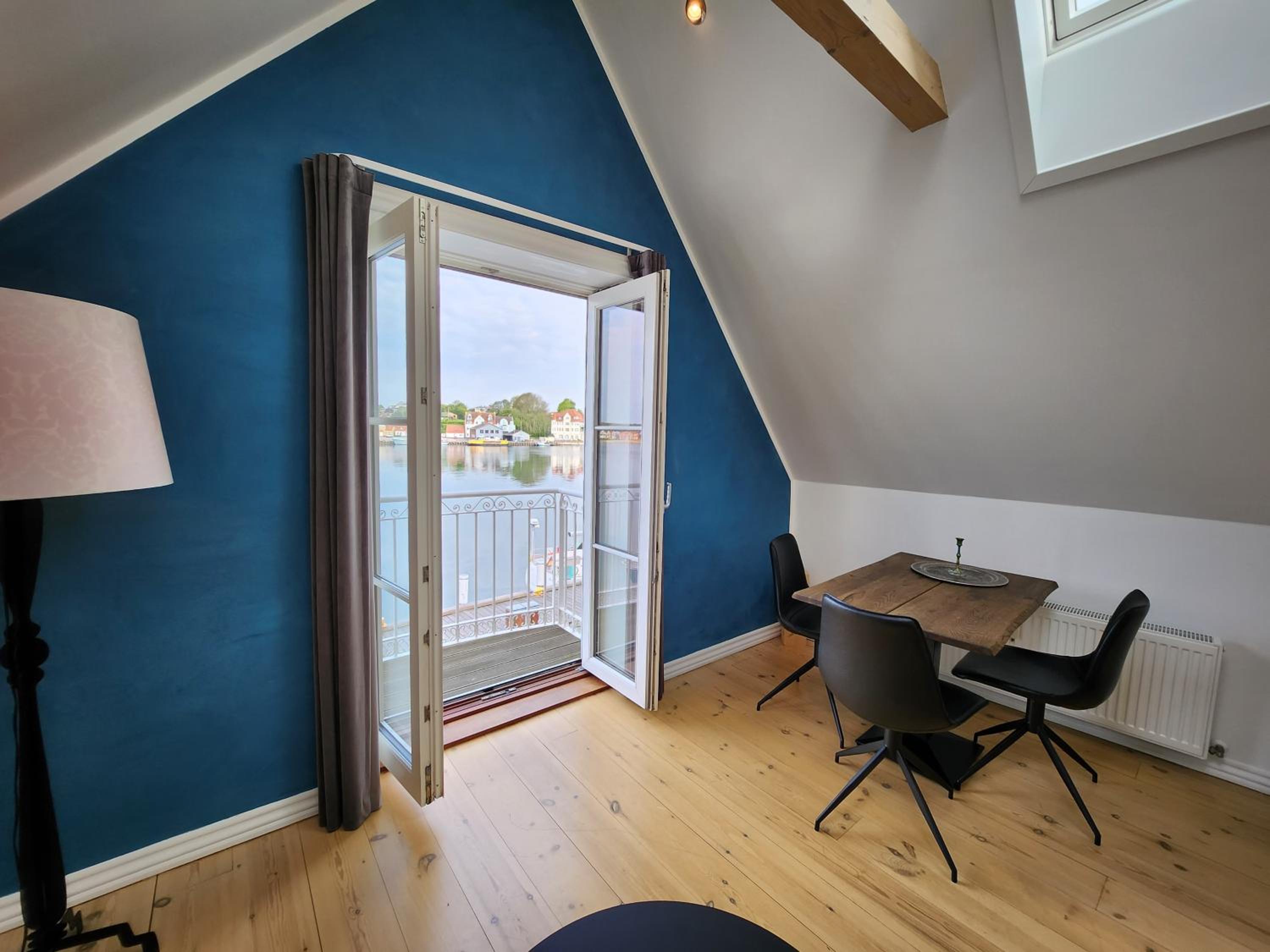 One-Bedroom Apartment - Photo 8
