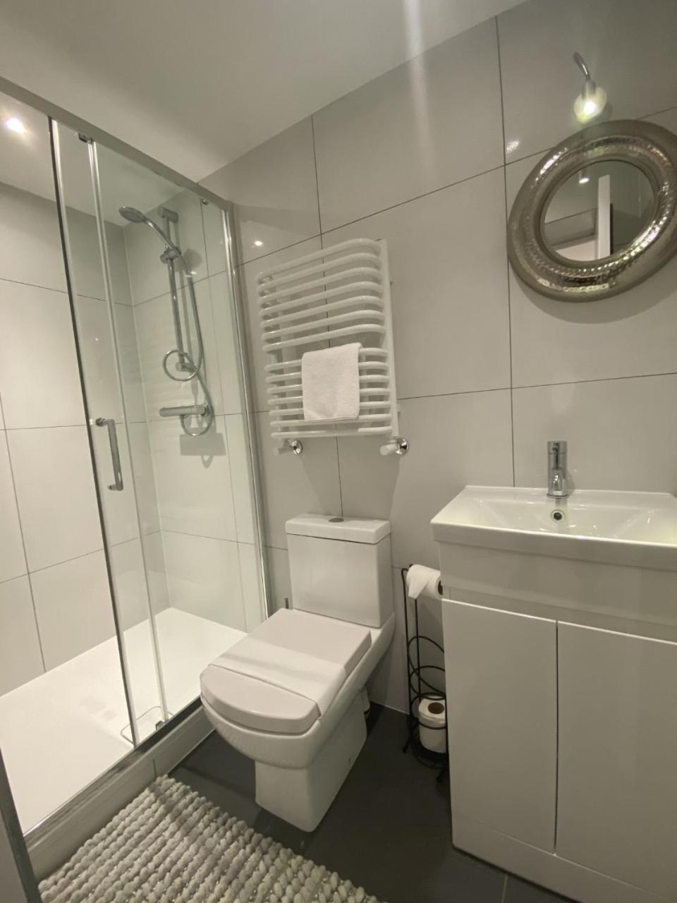 Standard Twin Room - Photo 2