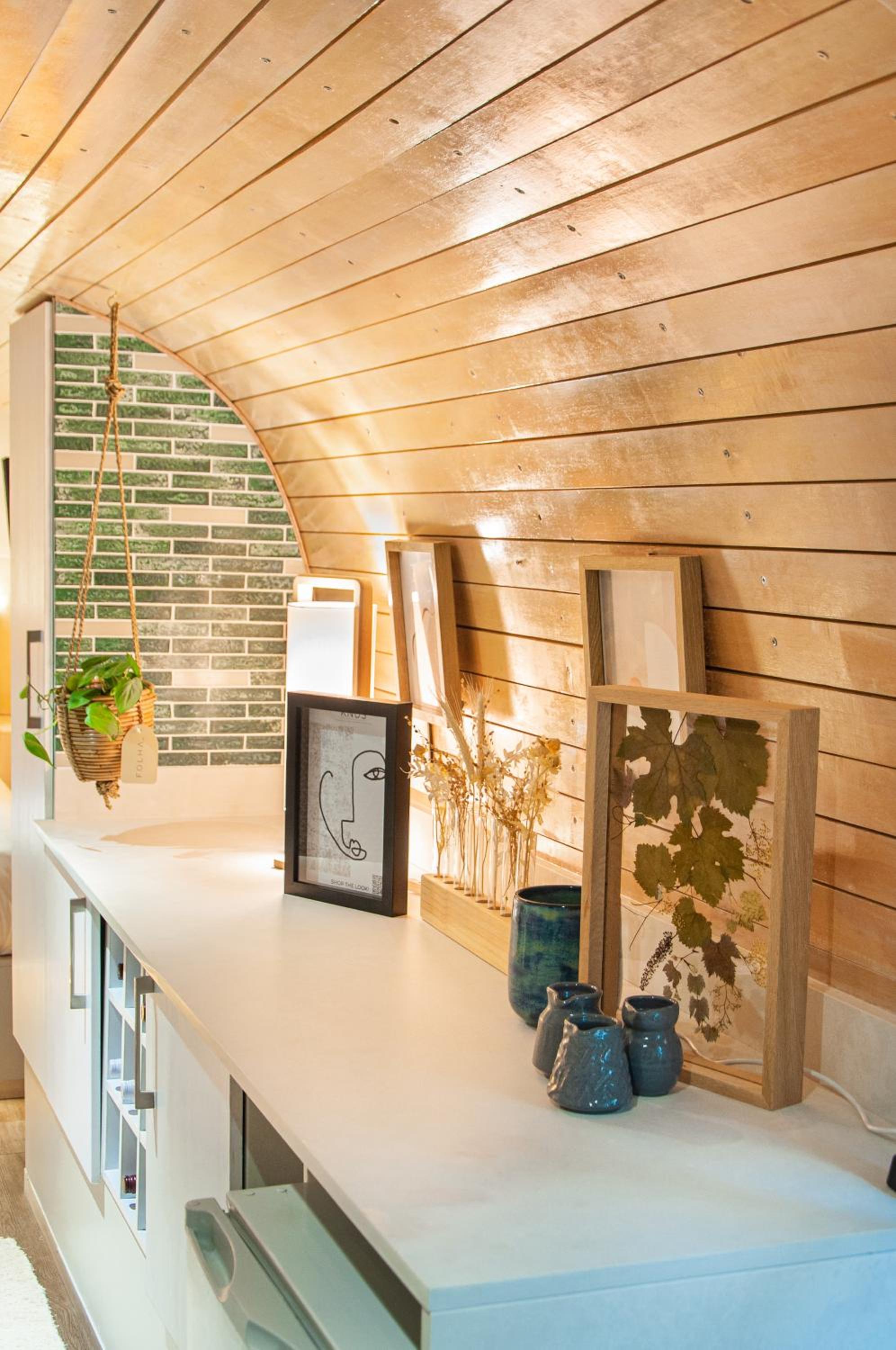 Airstream Trailer Suite - Photo 2