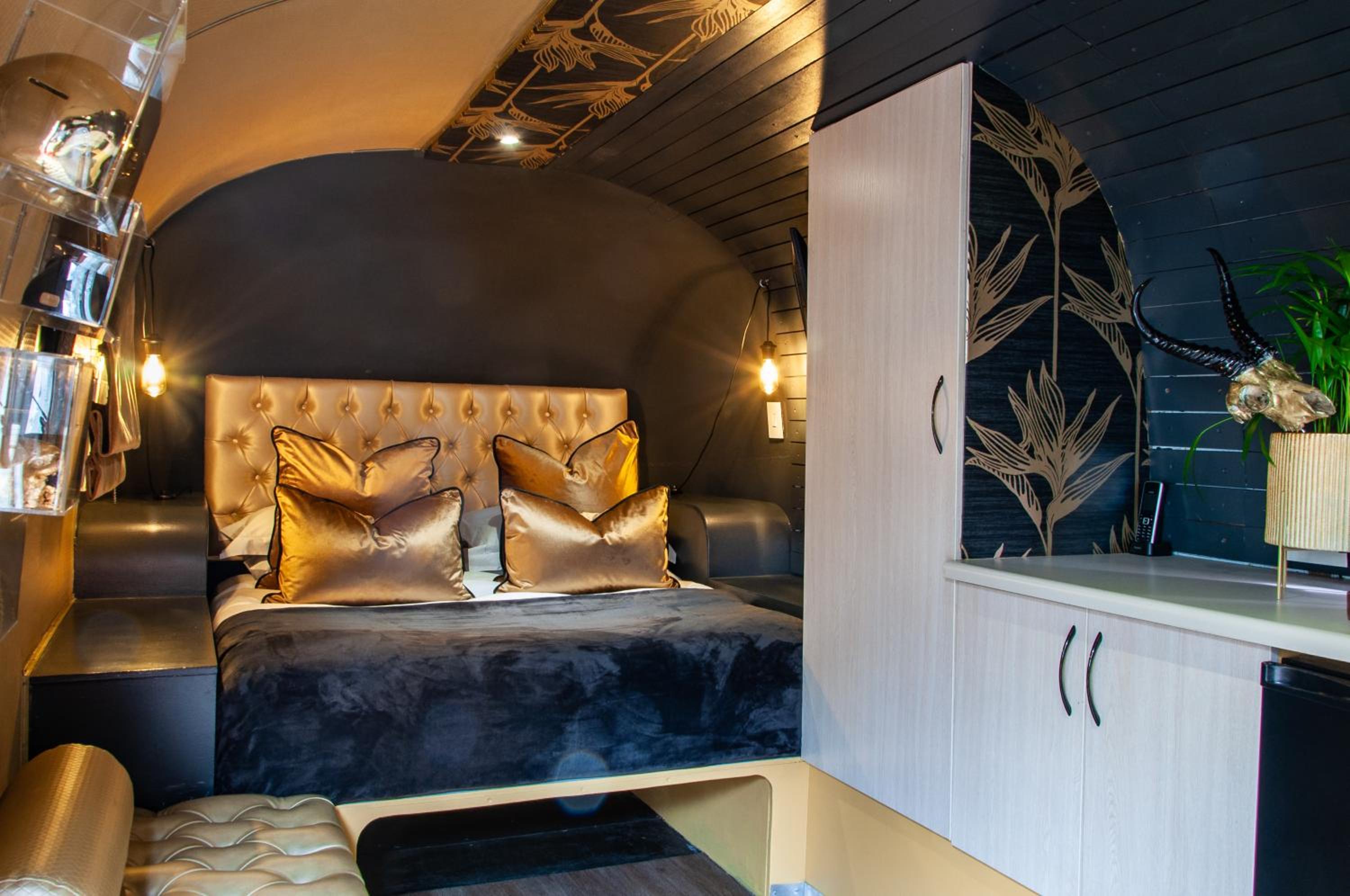 Airstream Trailer - Photo 10