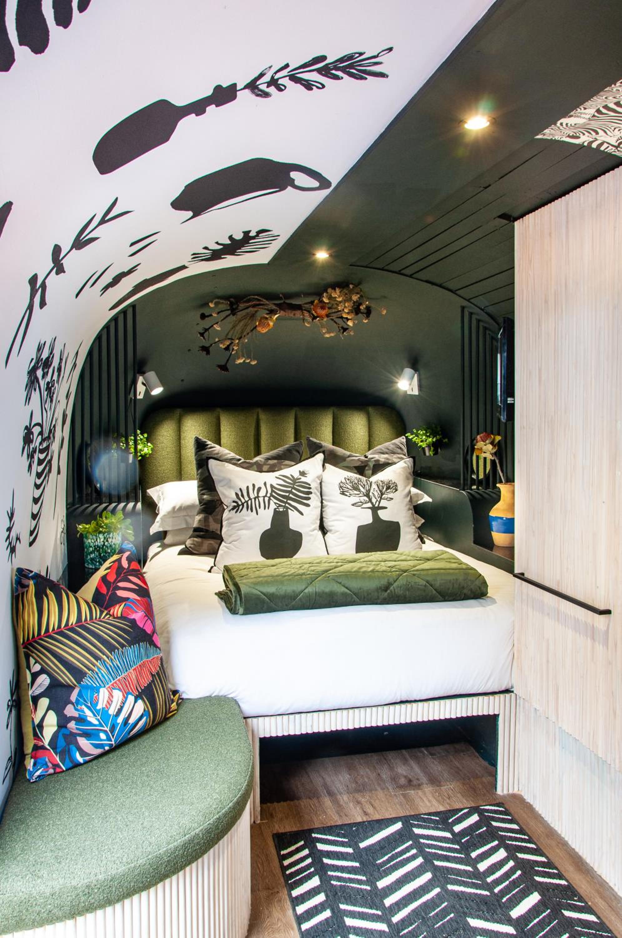Airstream Trailer - Photo 1