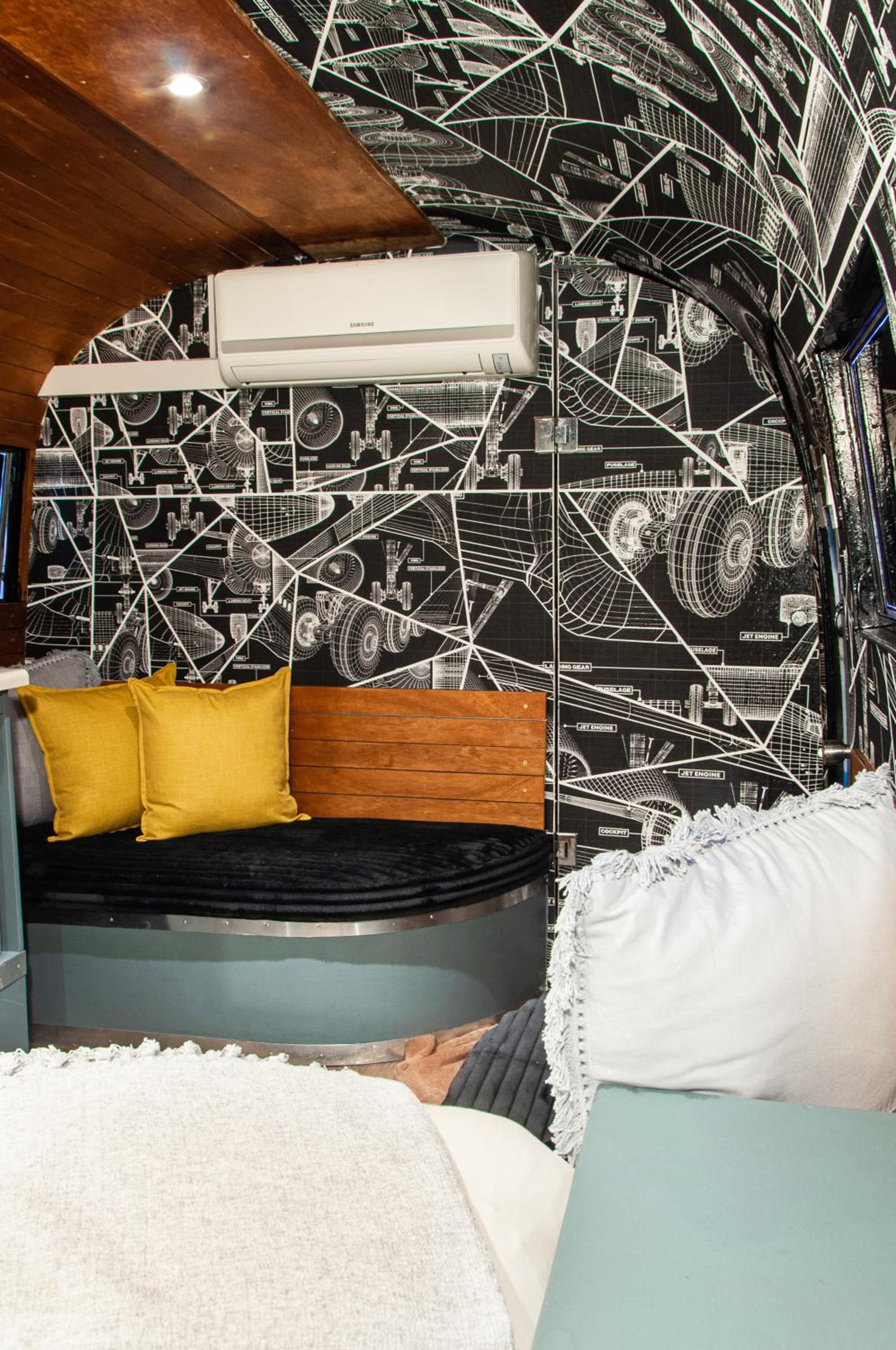 Airstream Trailer - Photo 8