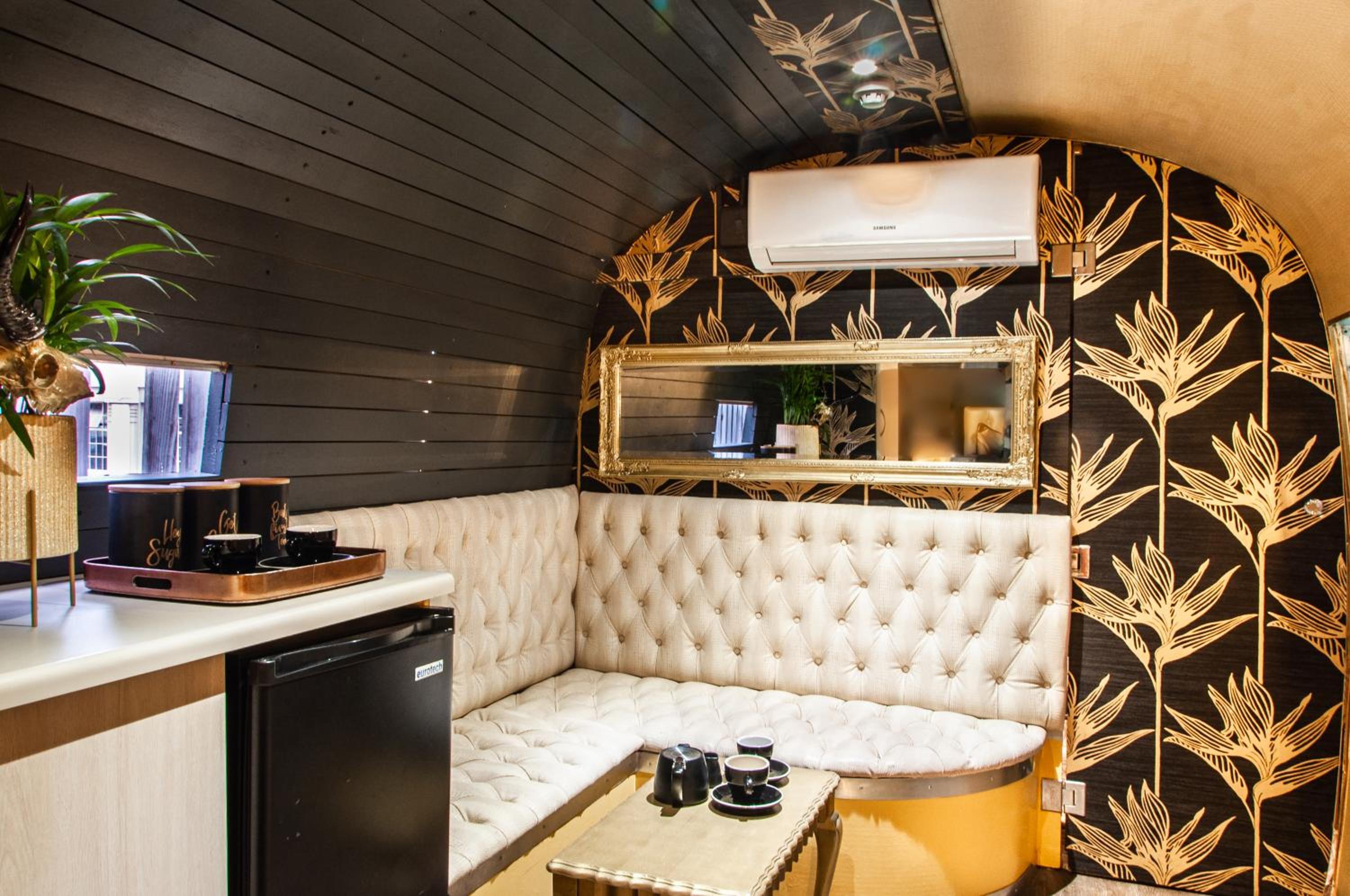 Airstream Trailer - Photo 9