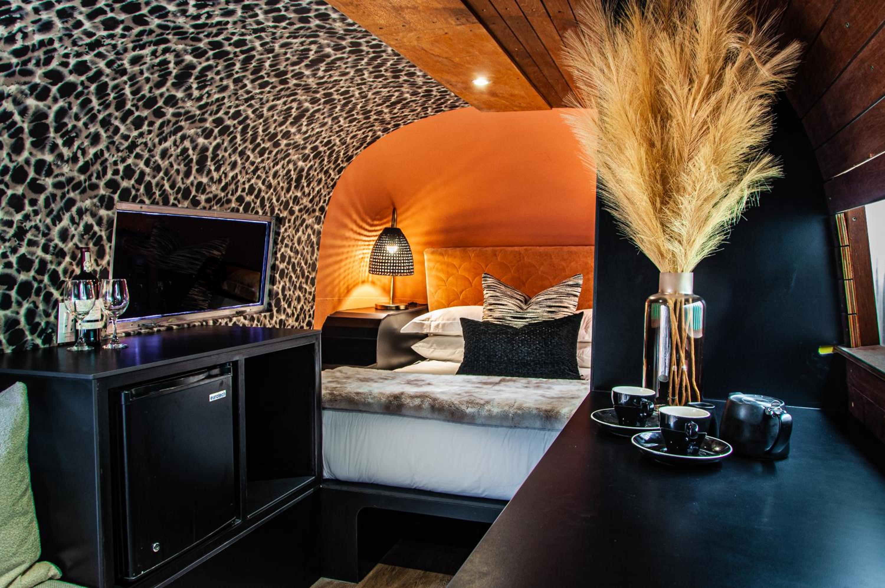 Airstream Trailer - Photo 6