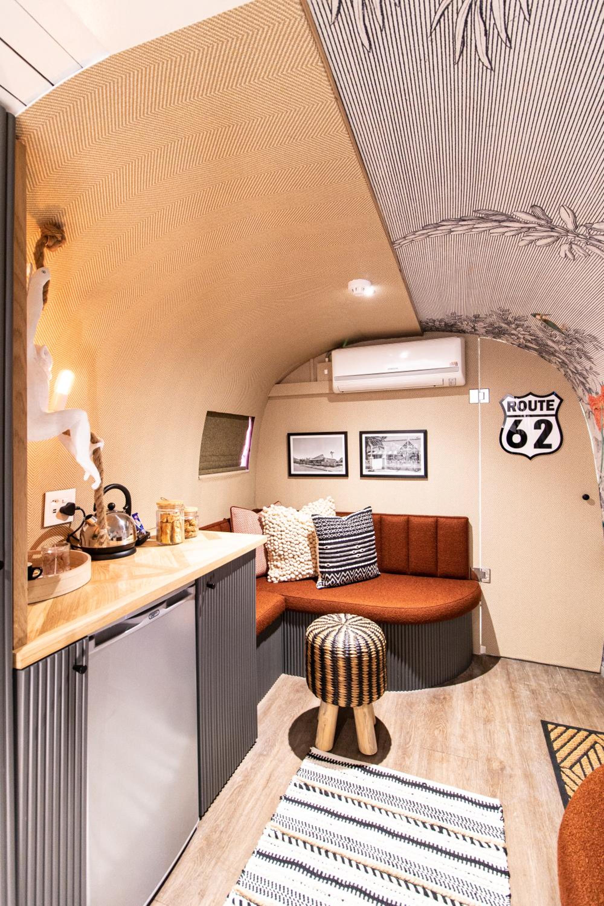 Airstream Trailer - Photo 14