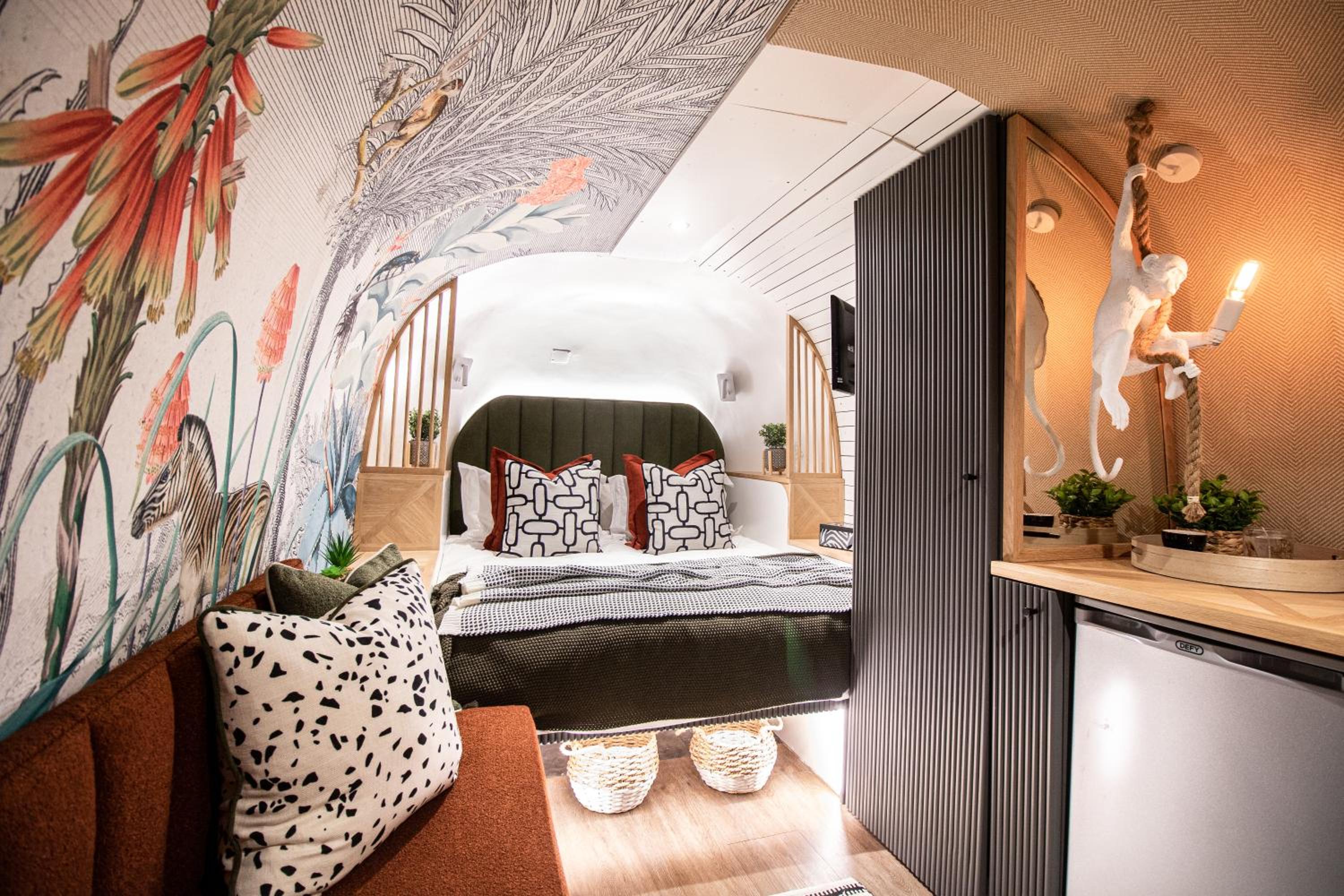 Airstream Trailer - Photo 13