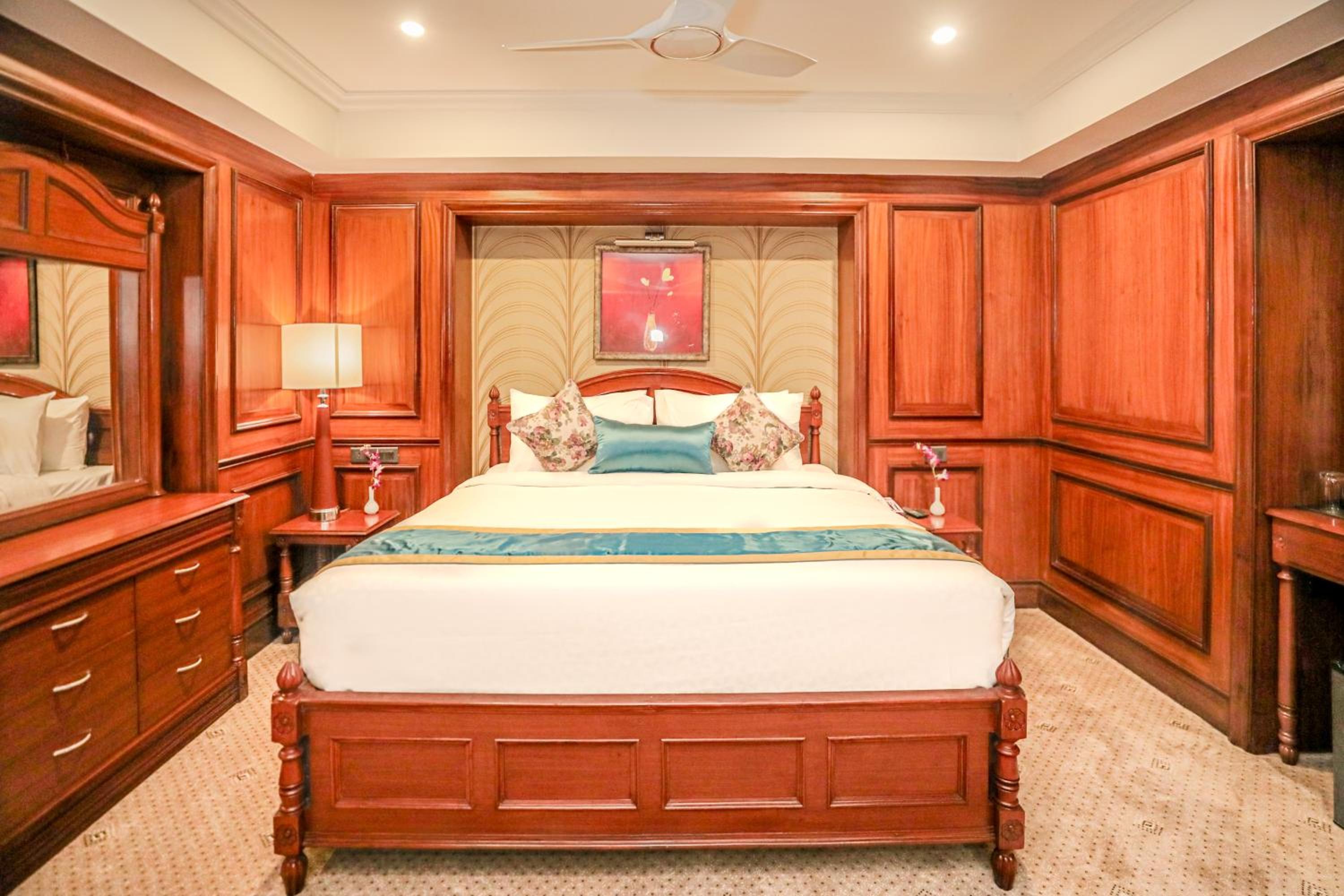 Premium Double Room With Bathtub- Enjoy Complimentary Hi-Tea, Tea or Coffee Timing - 5-6 pm