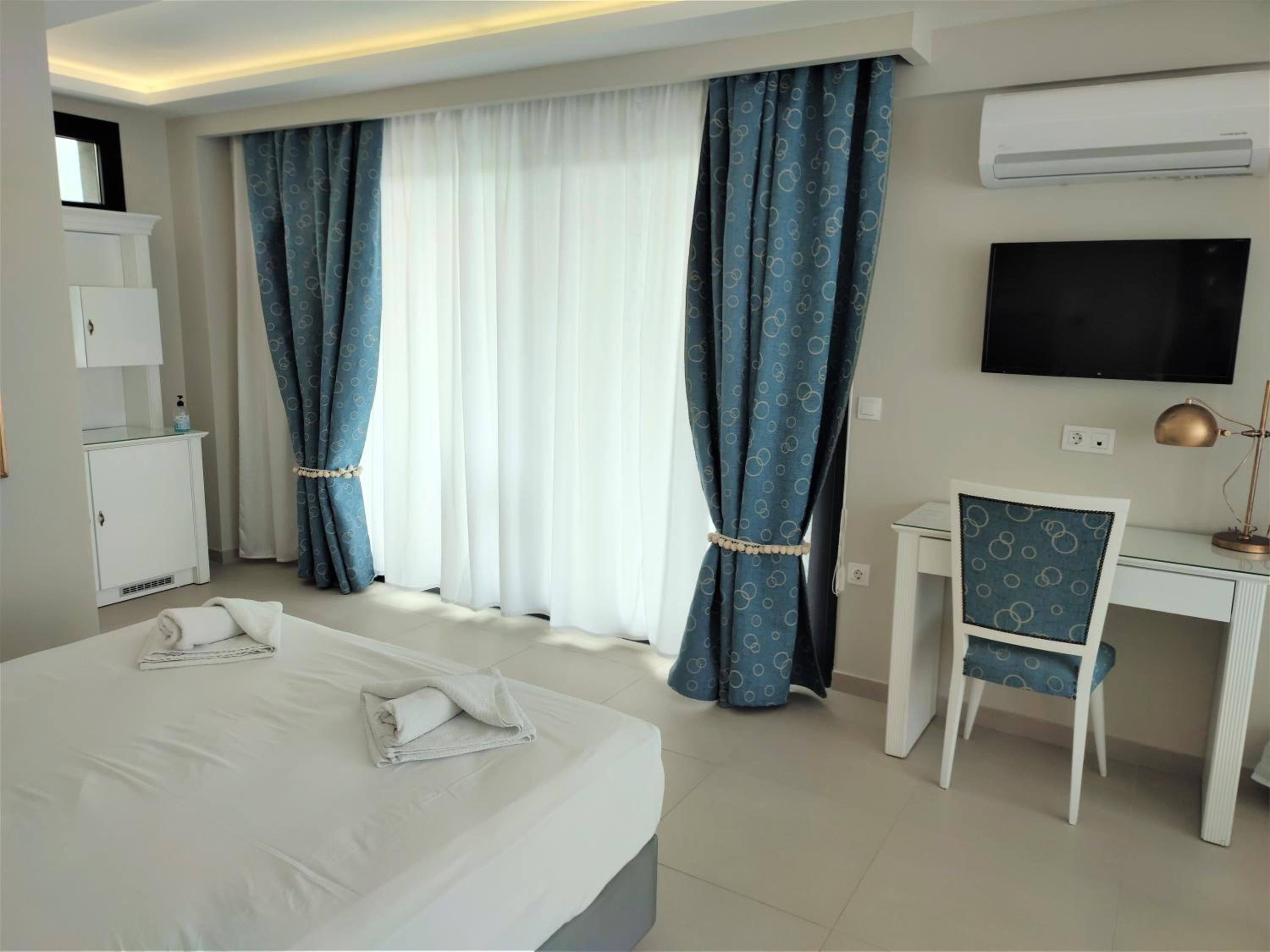 Triple Room with Garden View - Photo 11