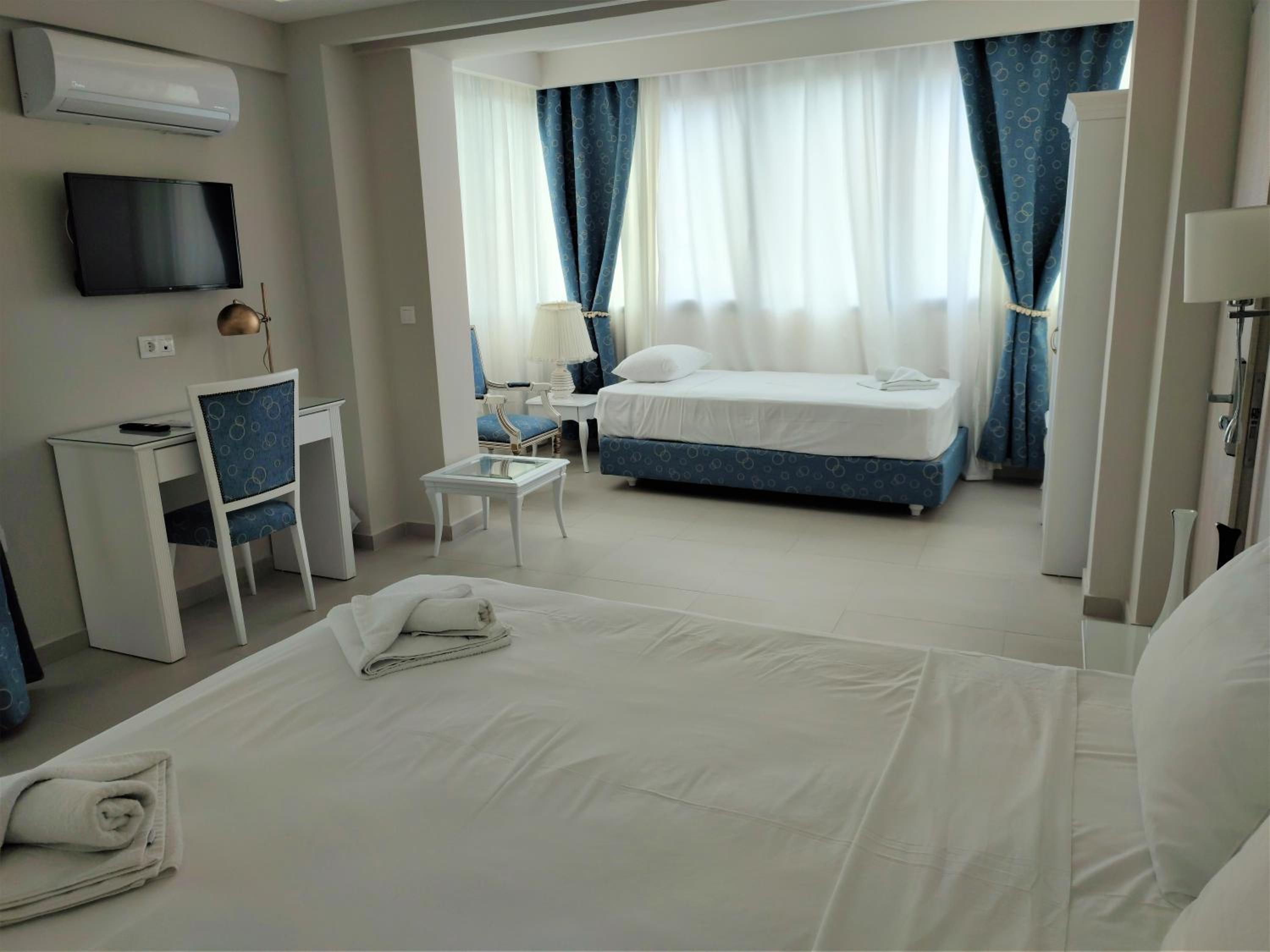 Triple Room with Garden View - Photo 12