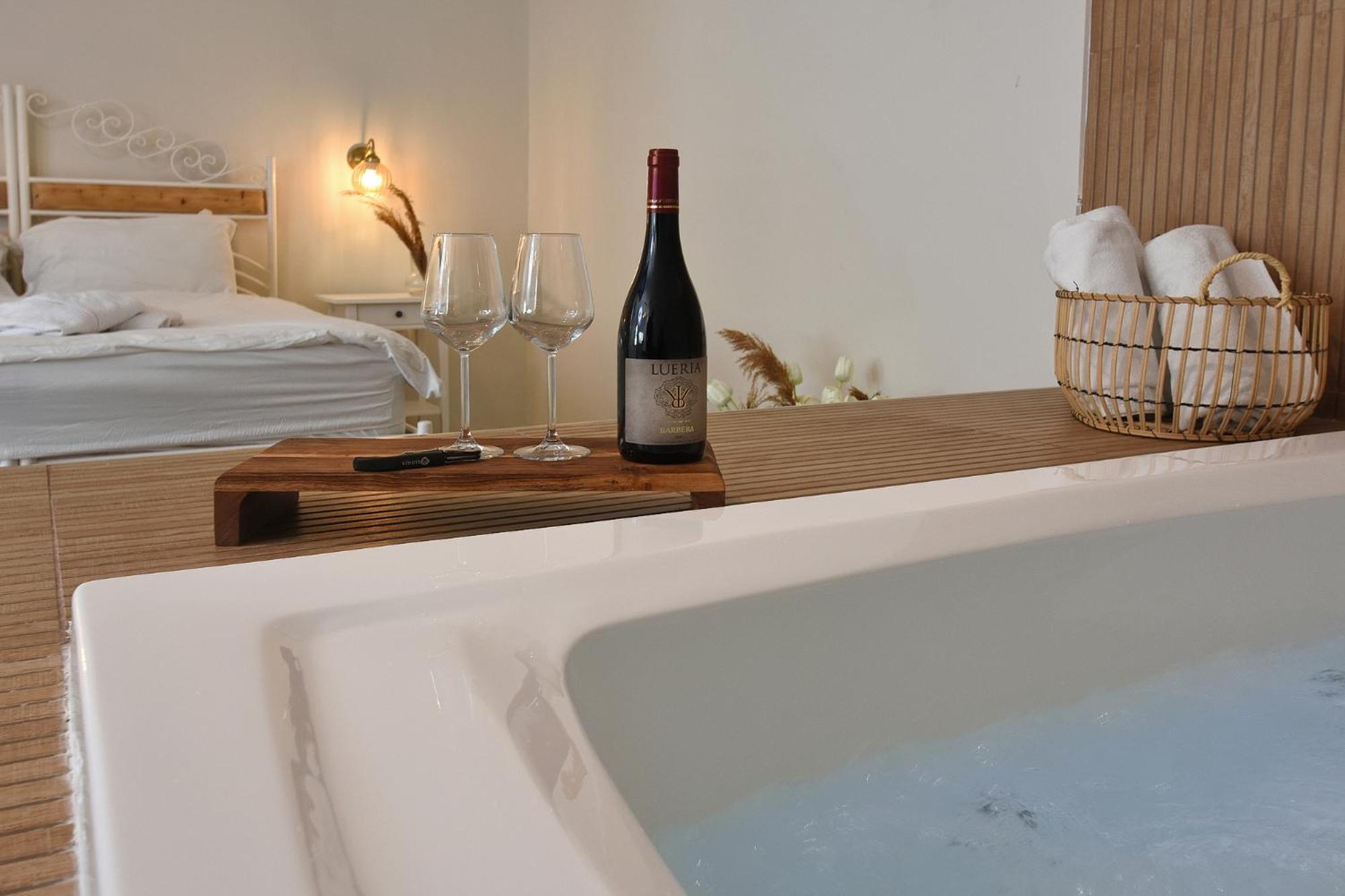 Double Room with Pool View - Photo 23