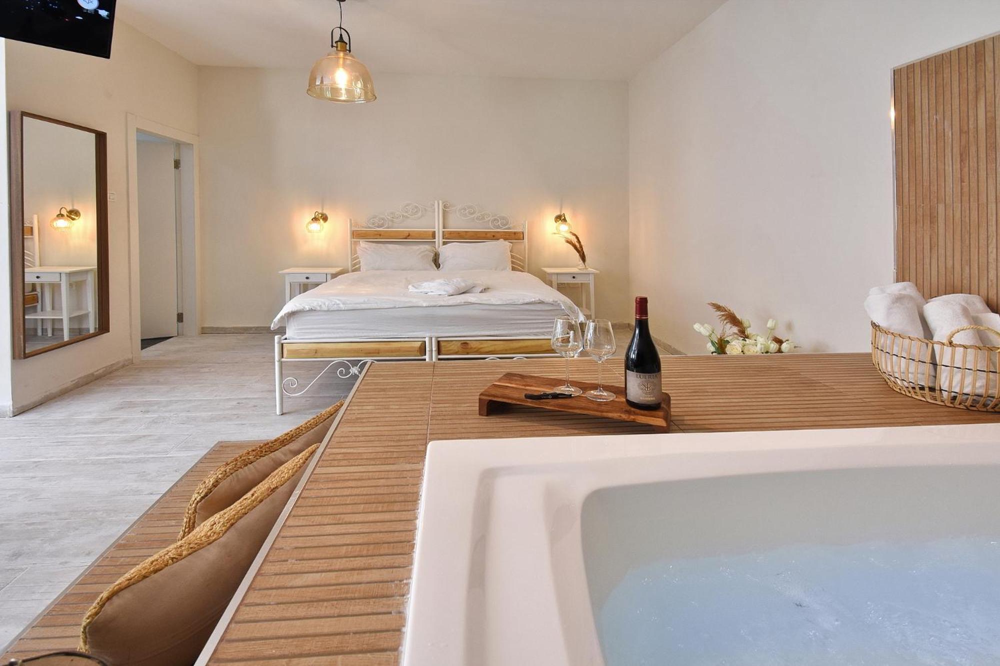 Double Room with Pool View - Photo 21
