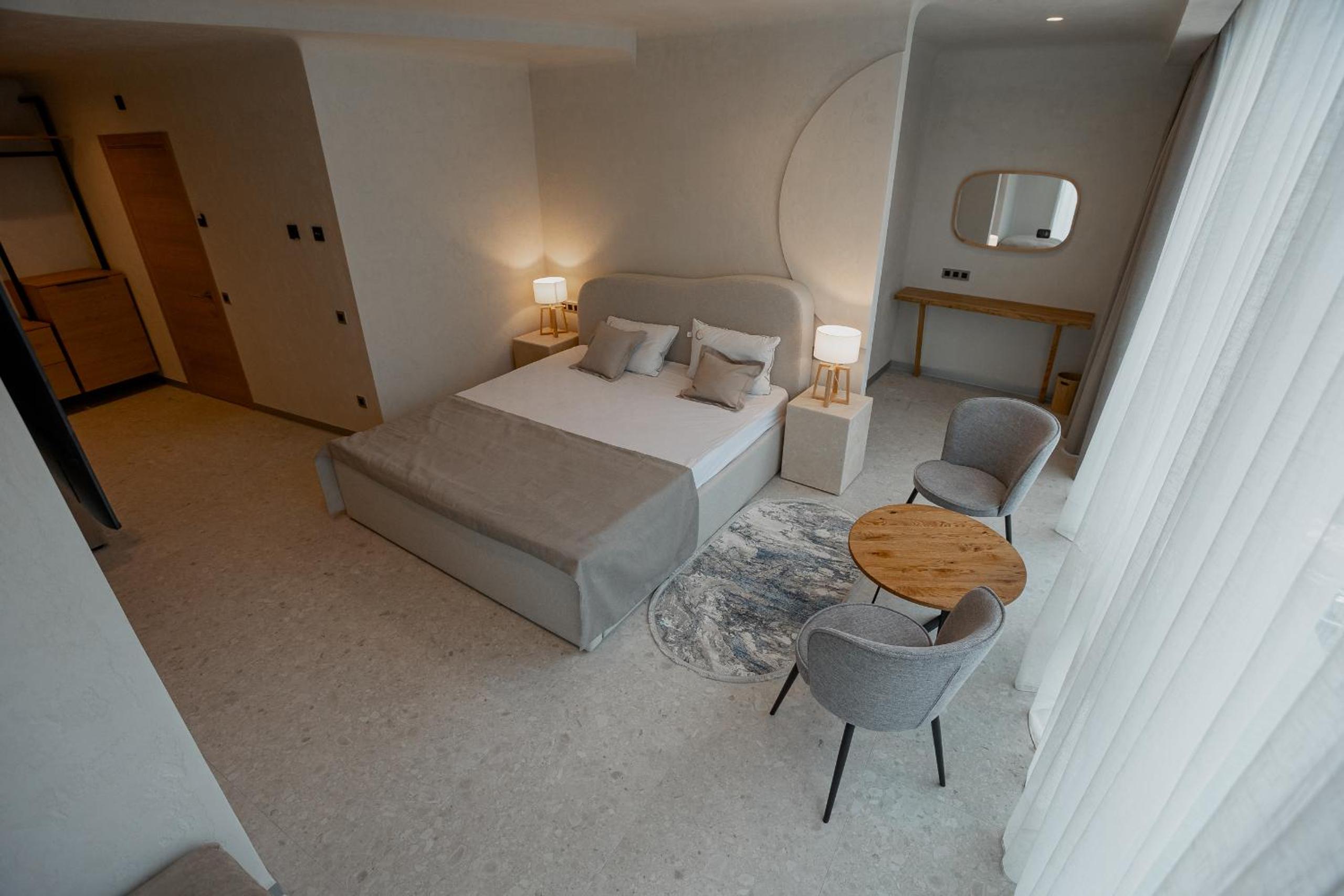 Superior King Suite photo 1