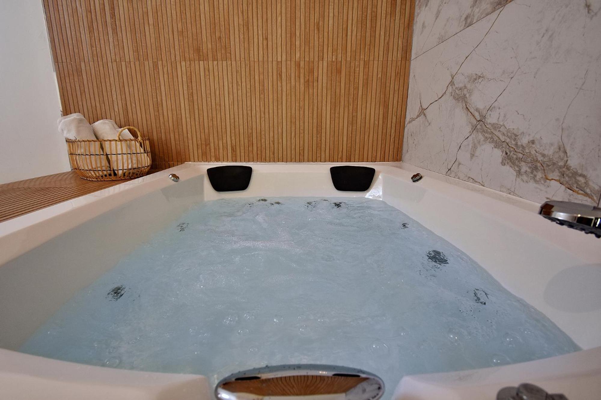 Double Room with Pool View - Photo 20