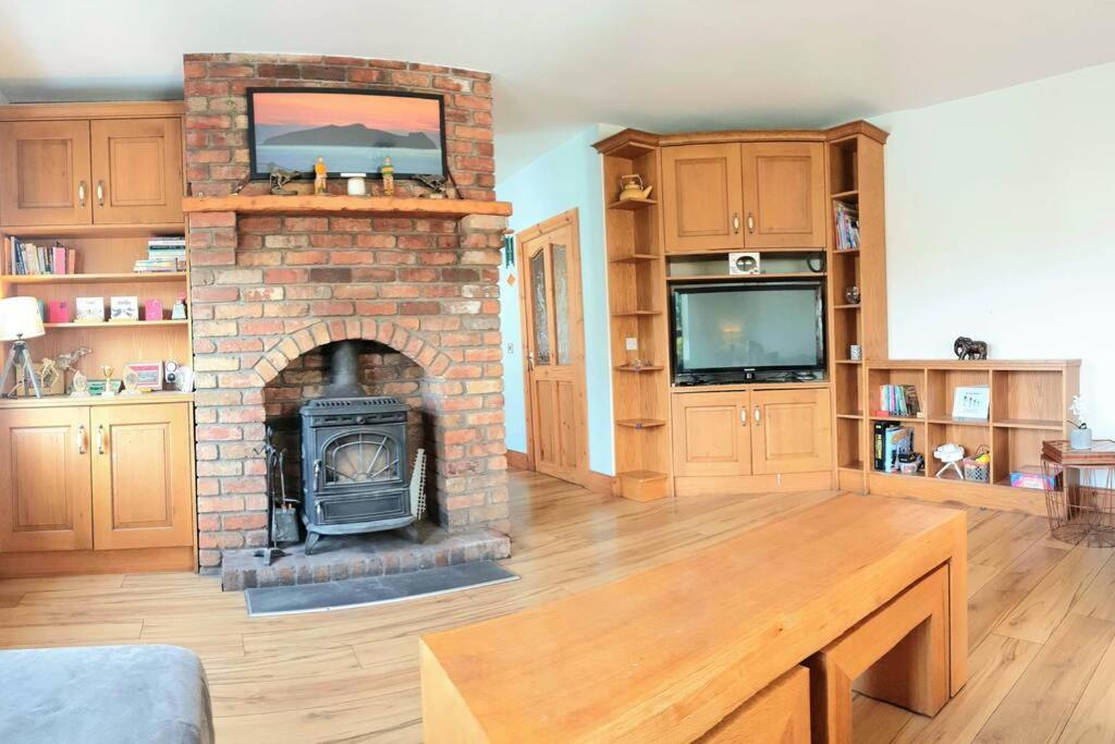 Five-Bedroom House photo 1