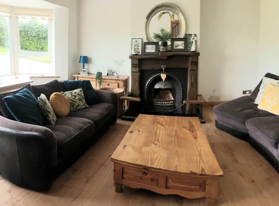 Five-Bedroom House photo 3