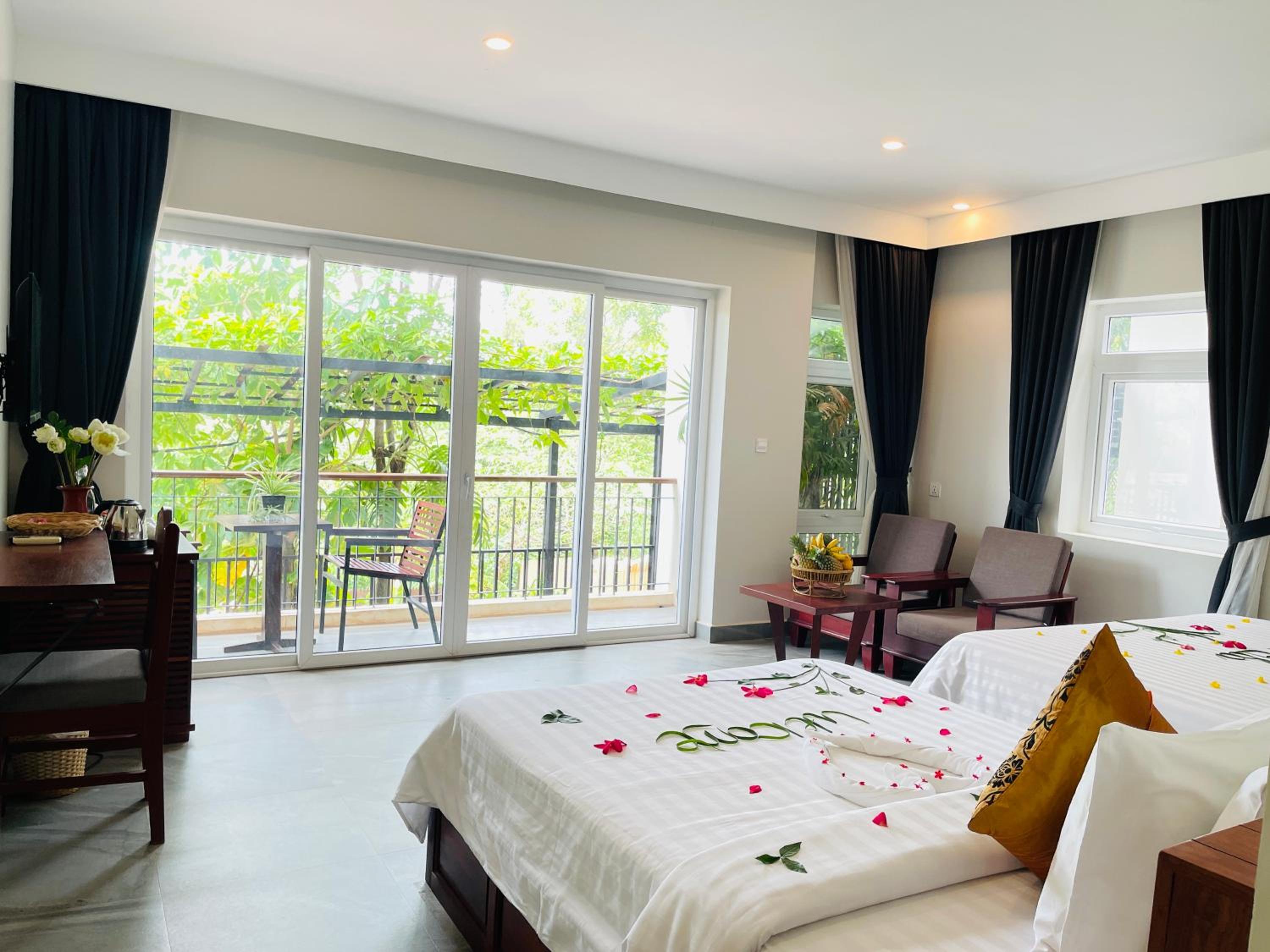 Family Deluxe With Balcony - Free Pick Up  - Photo 4
