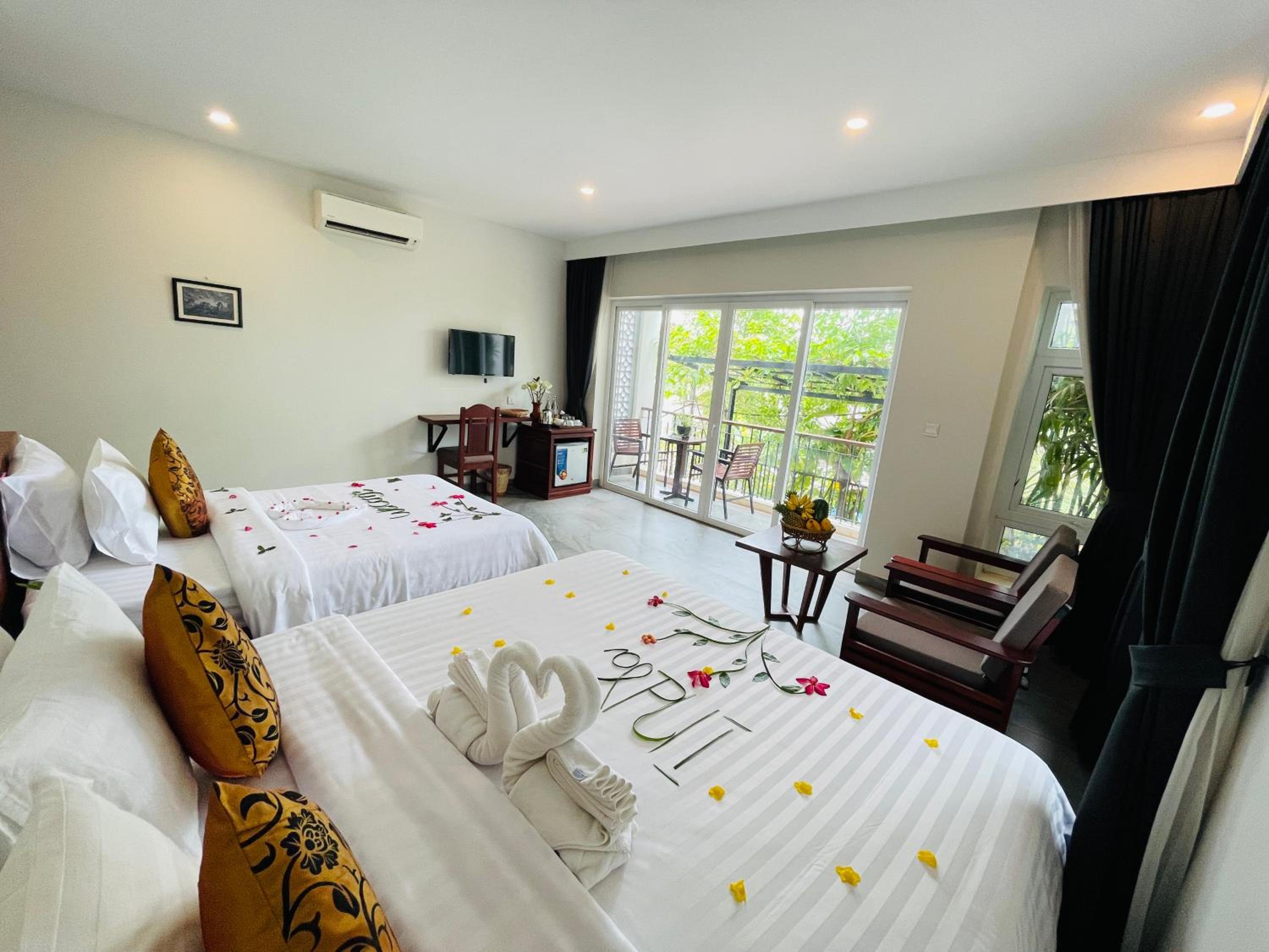 Family Deluxe With Balcony - Free Pick Up  - Photo 5