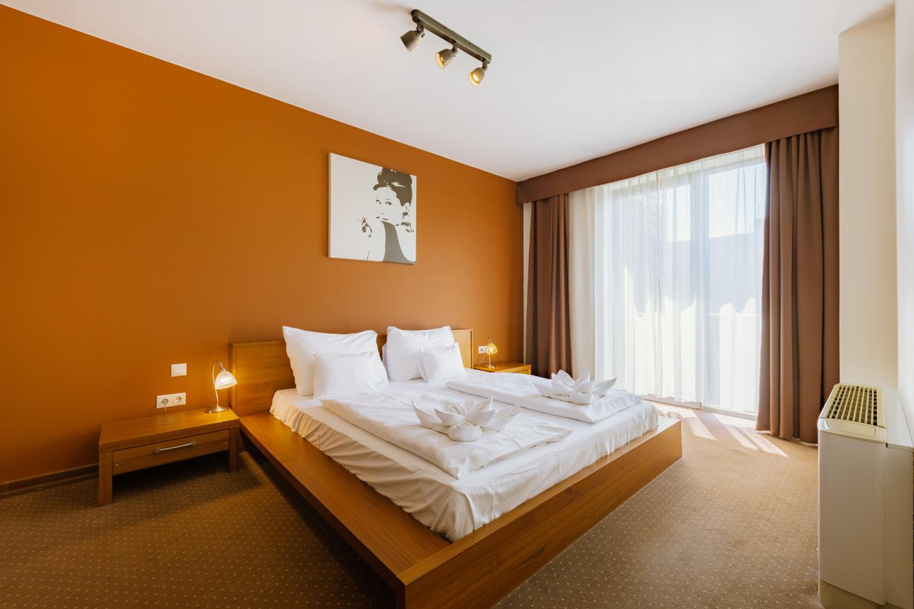 One-Bedroom Apartment with Spa Access for 2 people